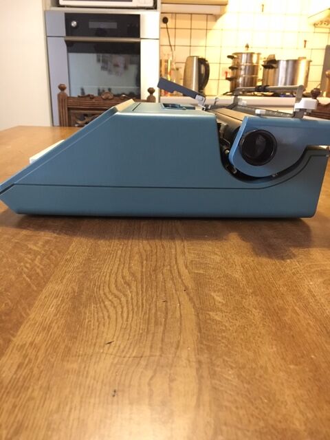 Olivetti typewriter, model Studio 46