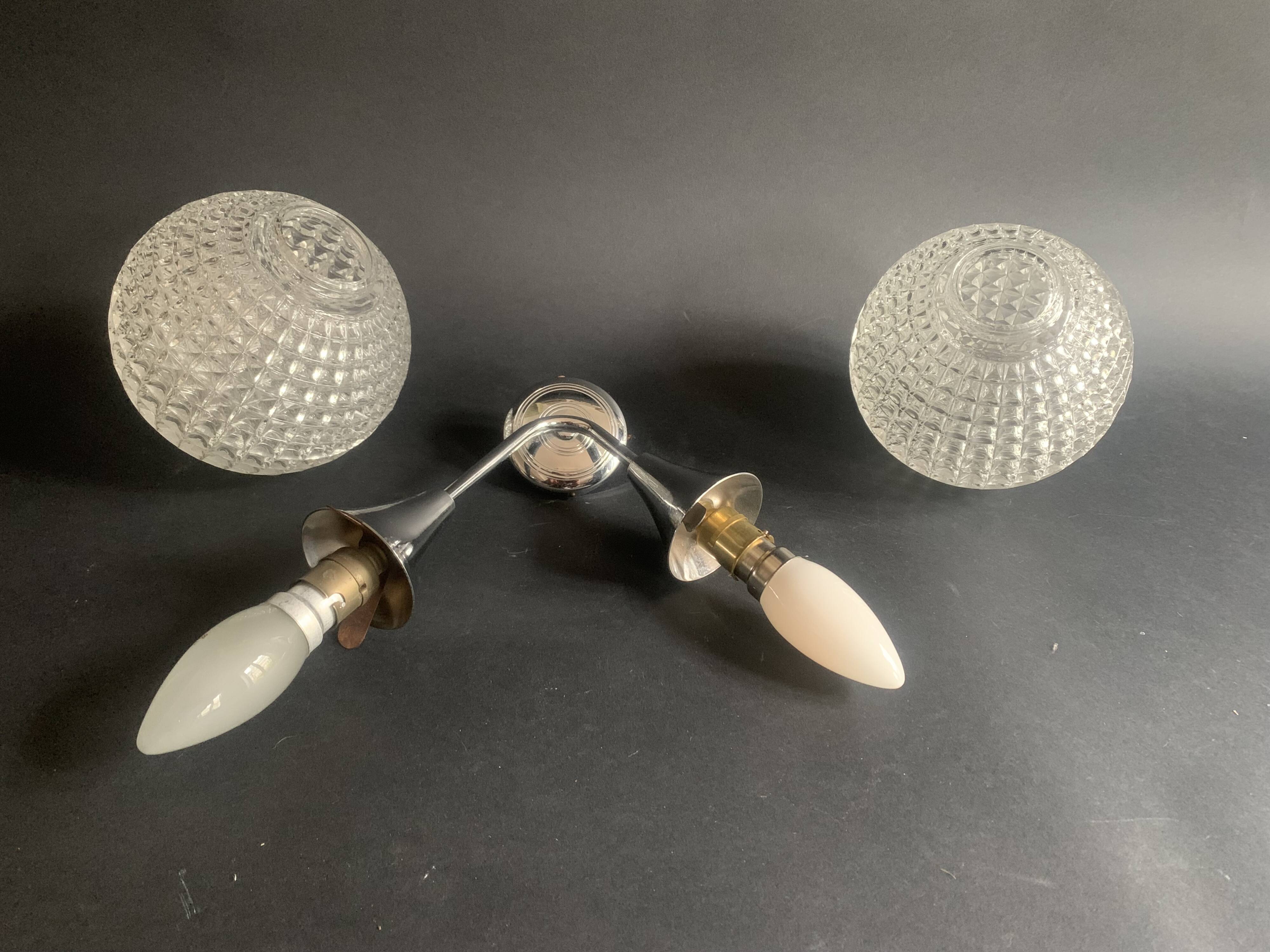 Double wall sconce and globe in diamond-pointed chiseled glass, 1960