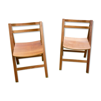 Lot of 2 light wooden folding chairs