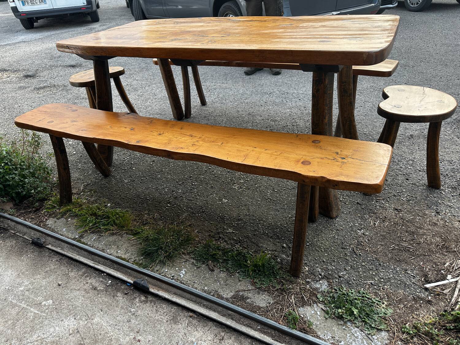 Table, bancs et tabourets Brutaliste