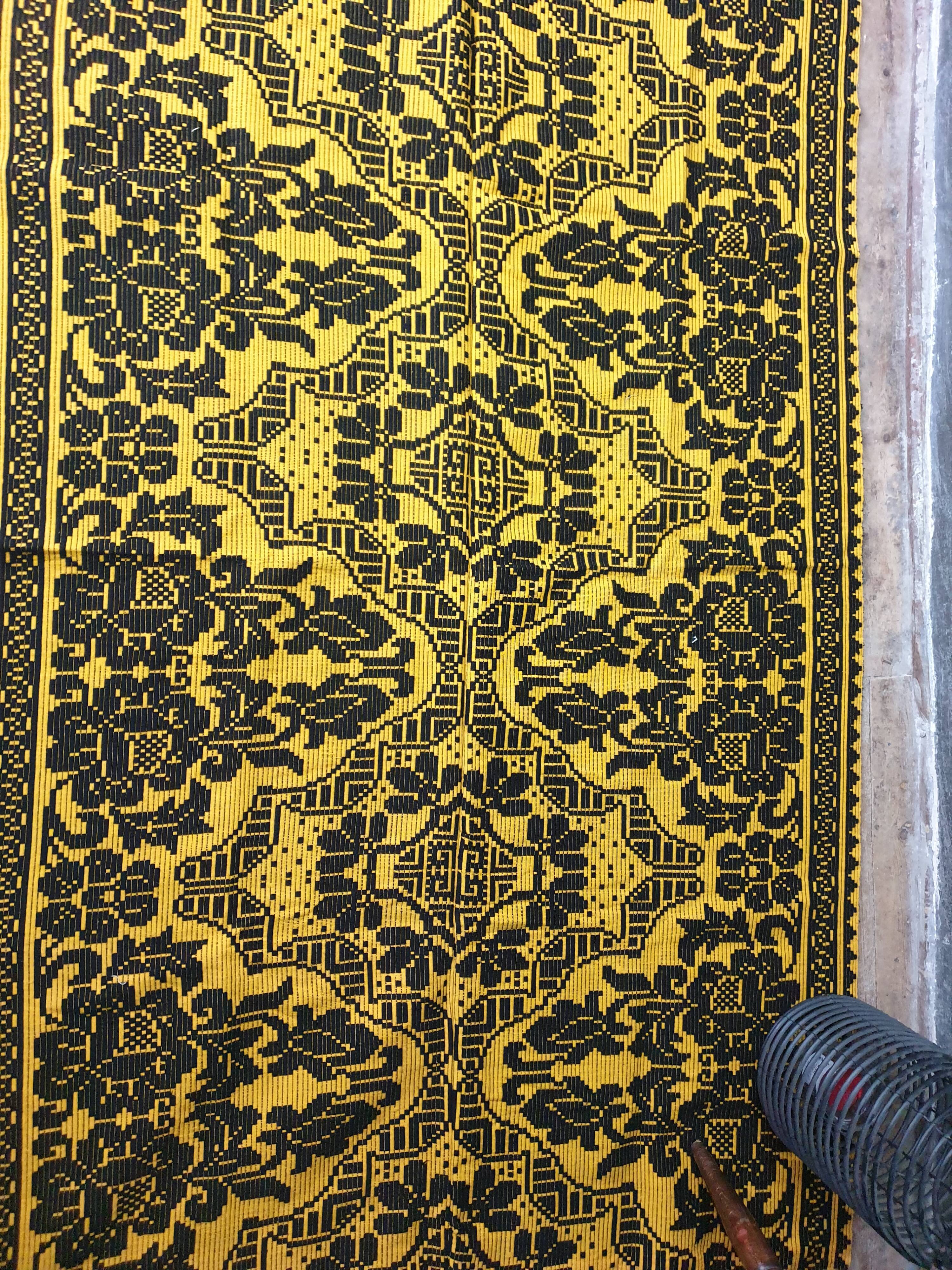 Wool handwoven yellow rug Romanian rug. Teppich. Tapis roumain. Romania