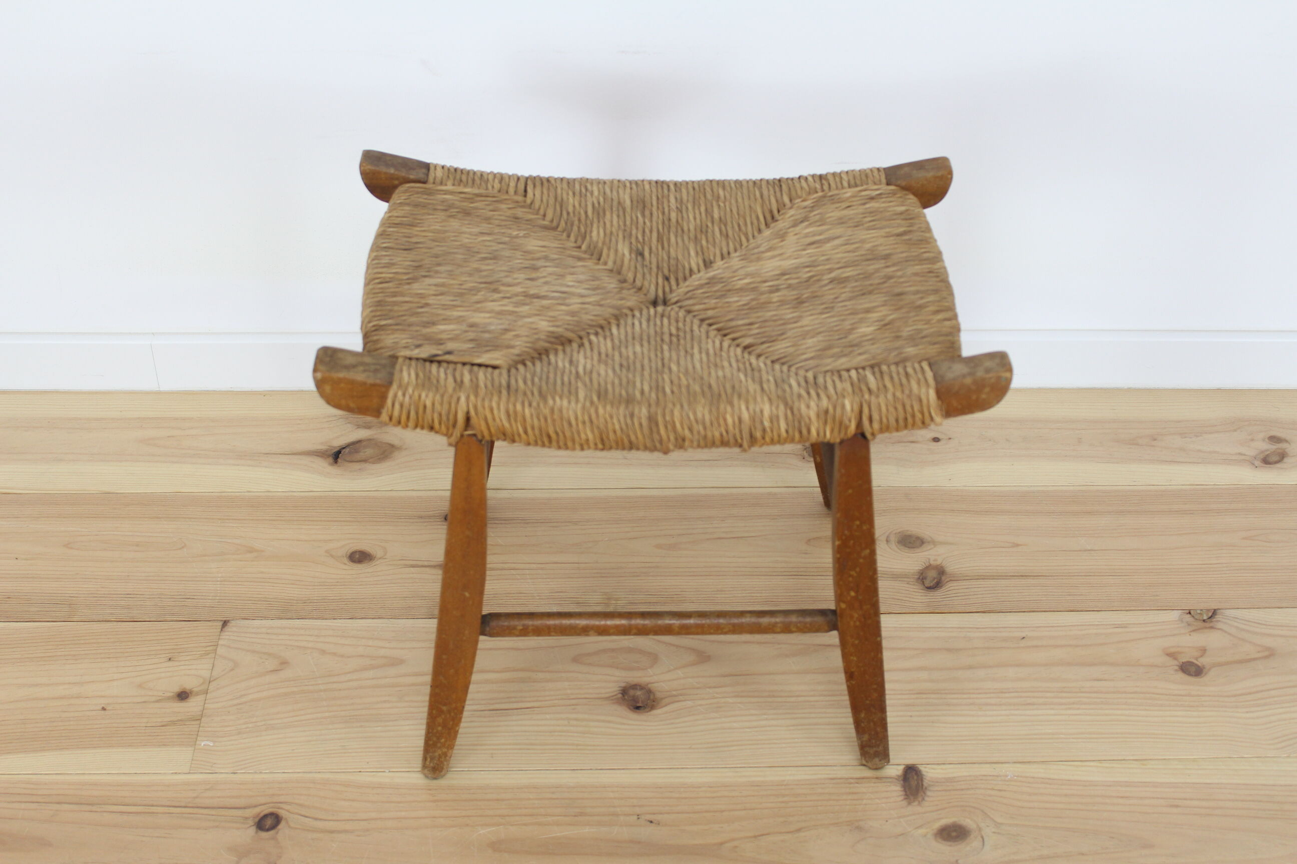 Stool straw mid-century Bull