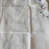Nappe ancienne en lin brodée de fleurs