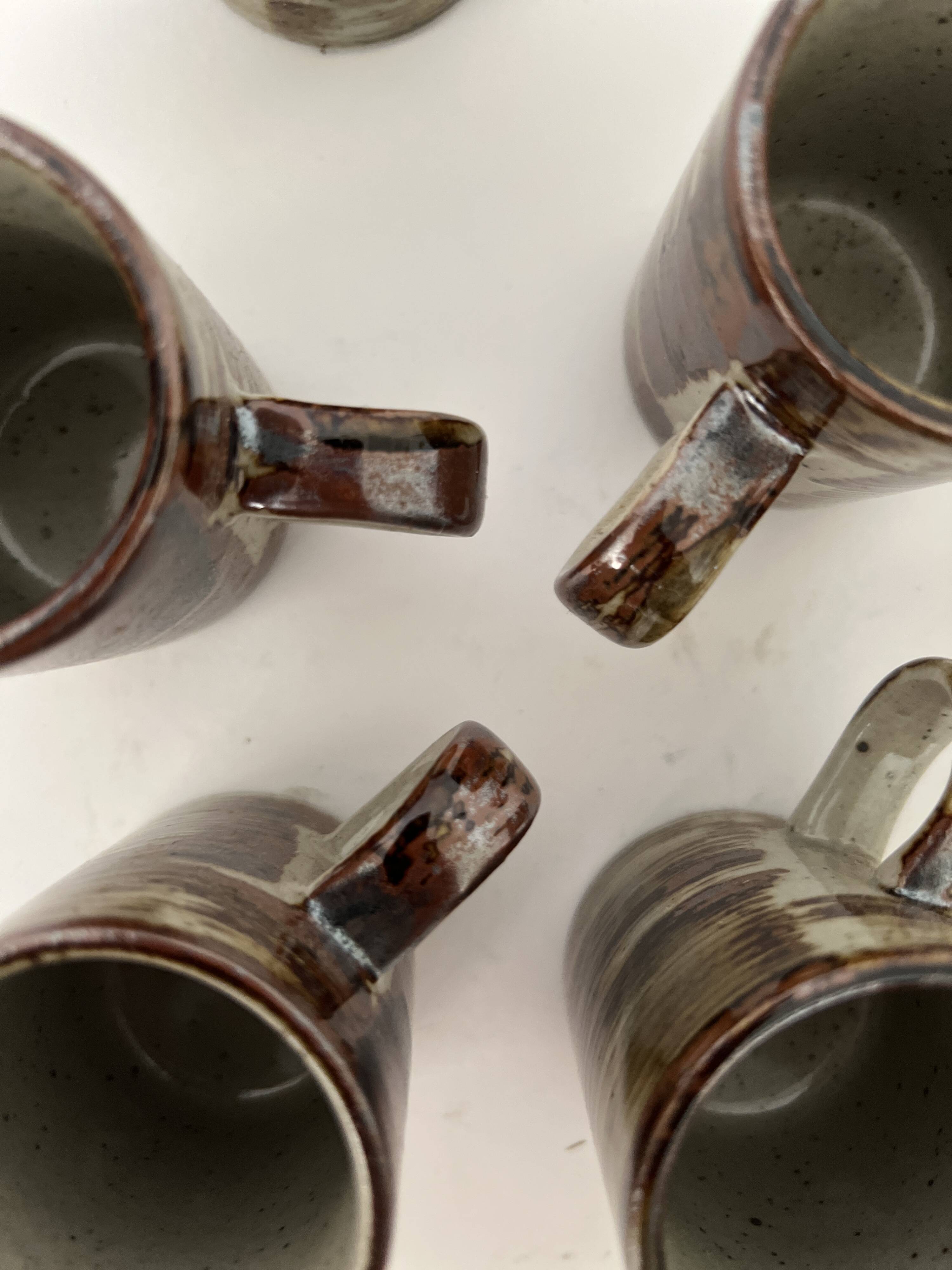 Lot de 6 tasses a café en céramique émaillée, travail vers 1970