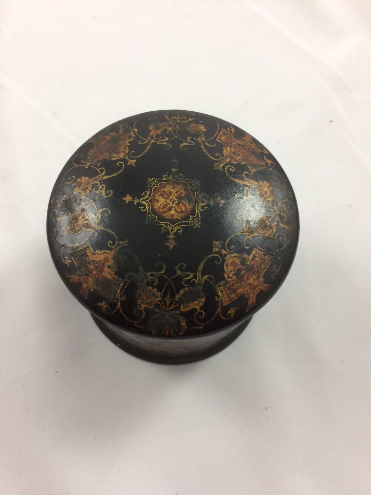 Napoleon III boiled cardboard round box