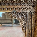 Miroir dans un ancien encadrement en bois de teck XVIIIème, usure et patine, Inde Rajasthan
