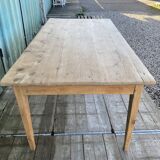 Ancienne table avec  deux grands tiroirs