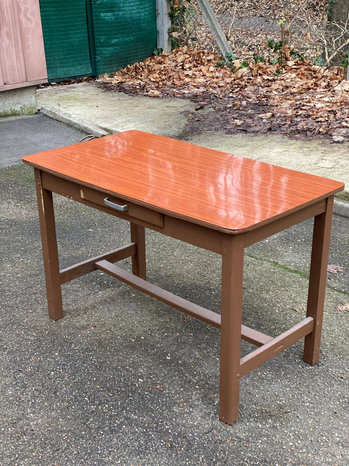 Parisian desk made of solid wood, painted grey and with formica.