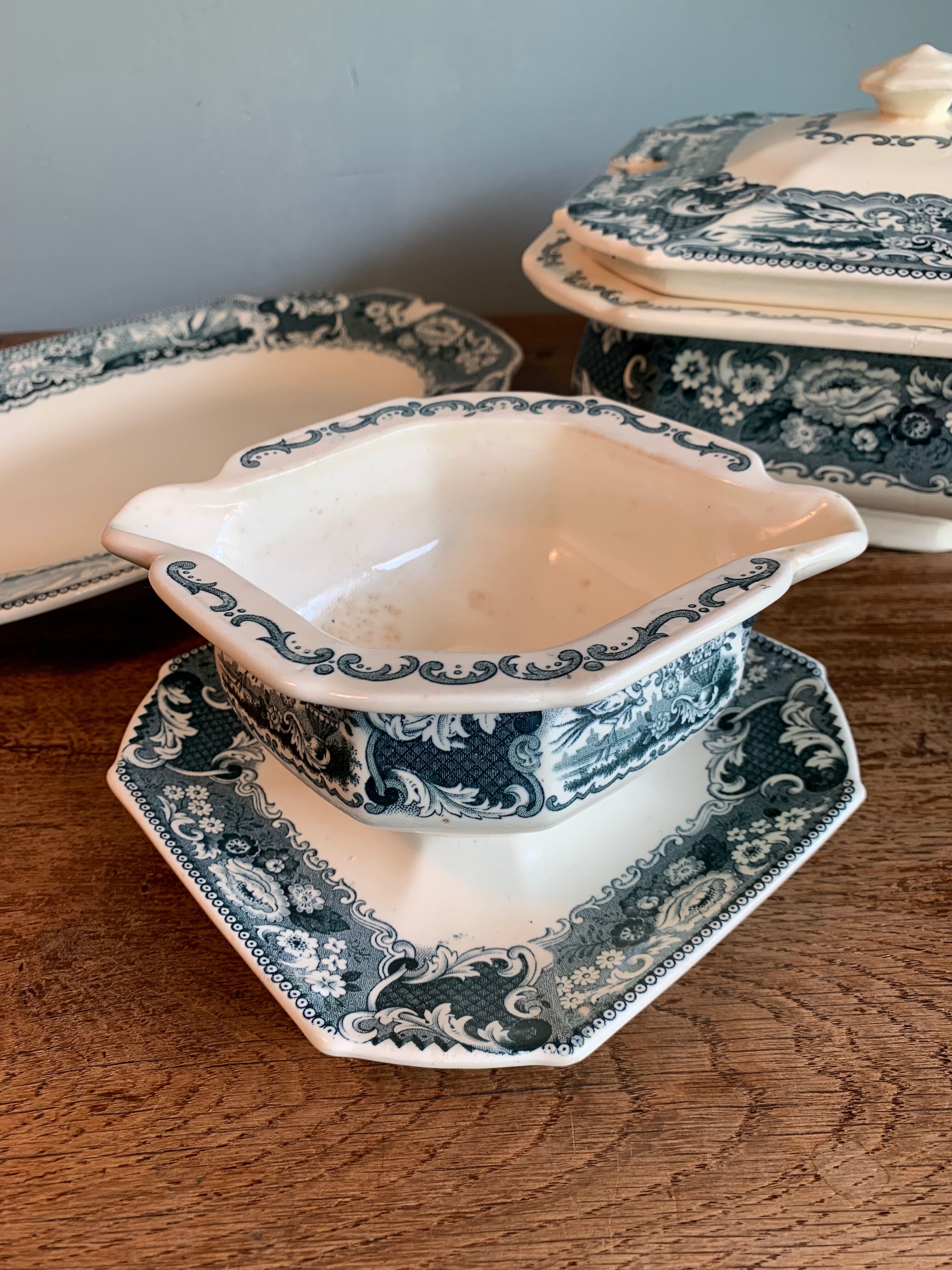 Set of 3 serving dishes in Maastricht ceramic