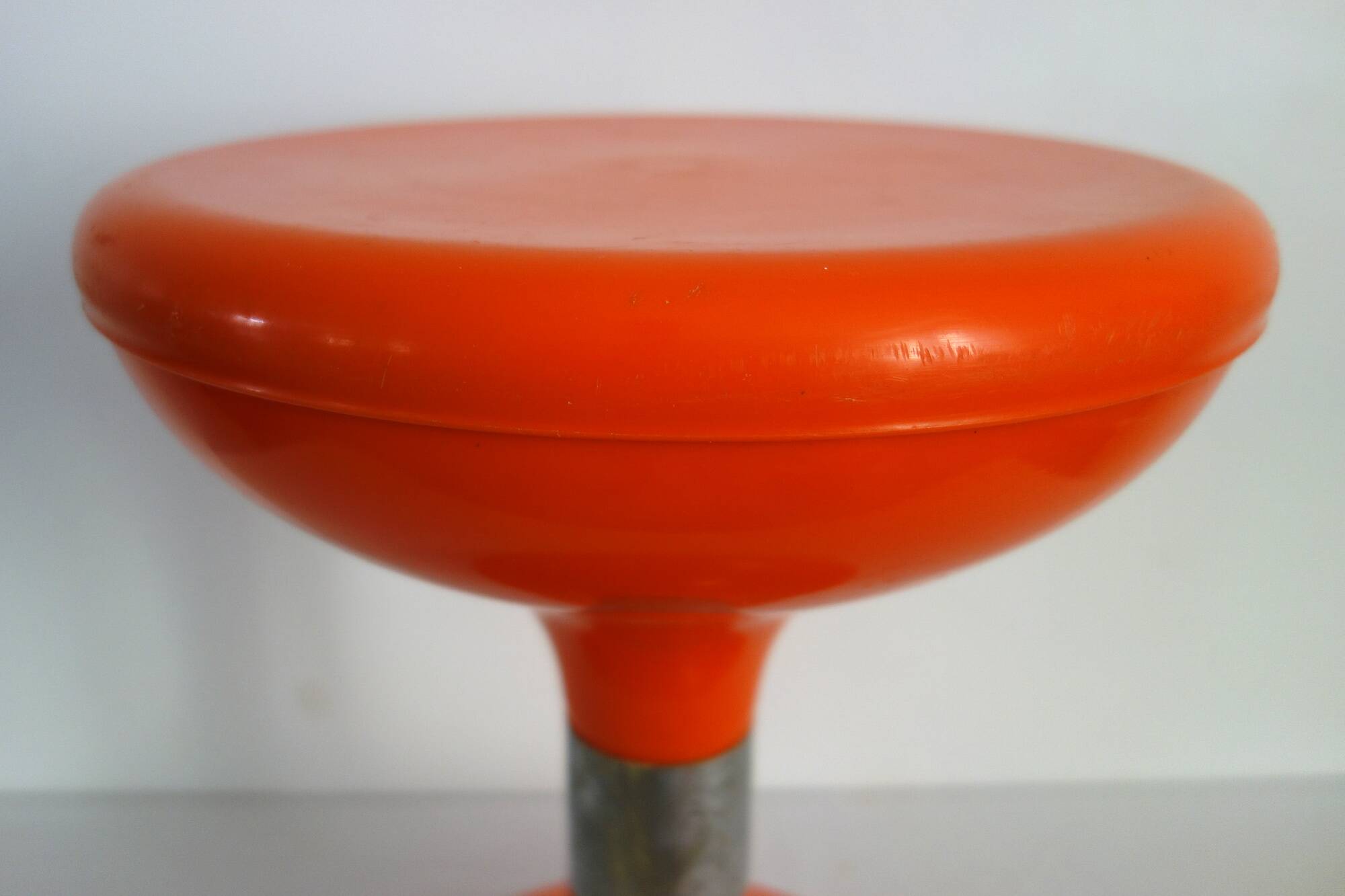 2 tabourets diabolo orange années 70