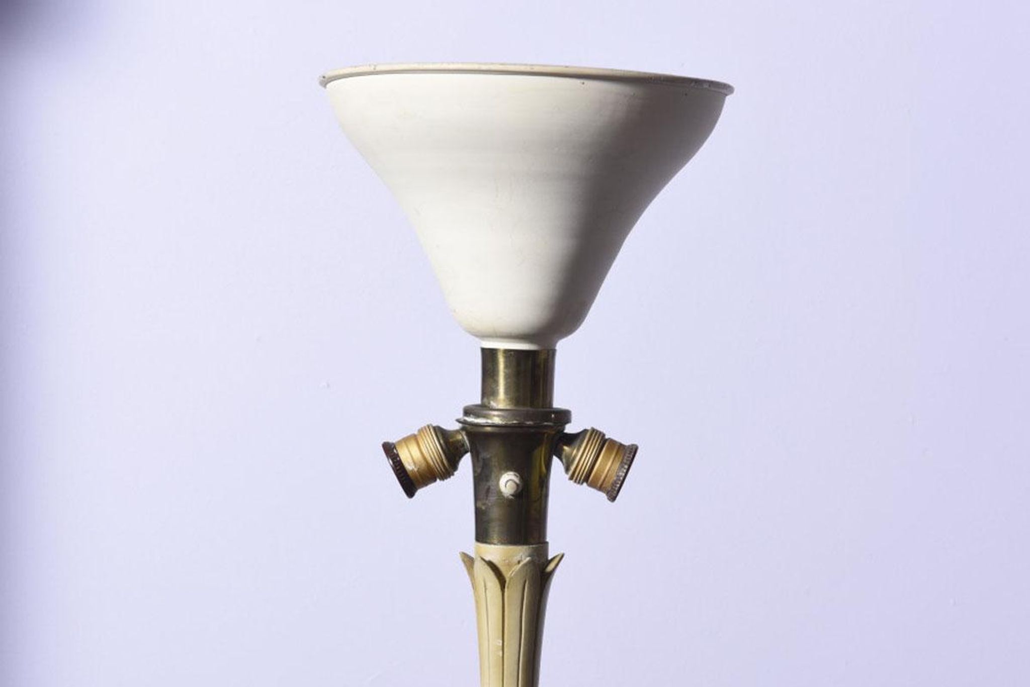 Lampadaire vintage en bois et en laiton Italie