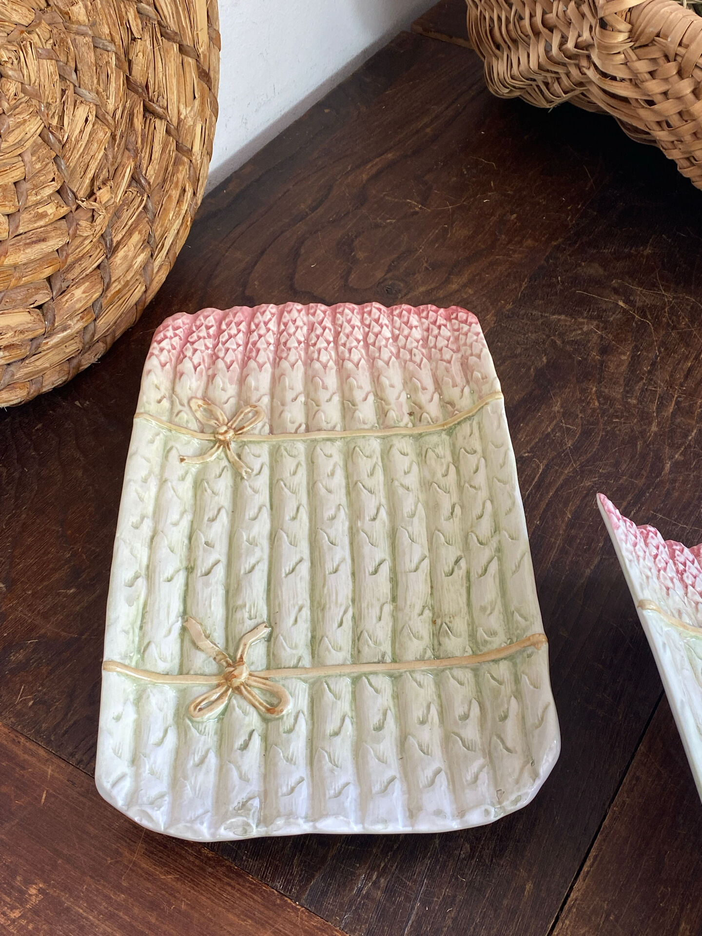 Asparagus dish in earthenware