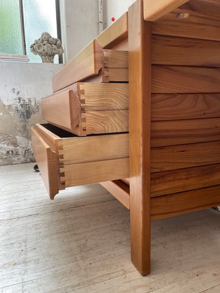 Regain dresser office row