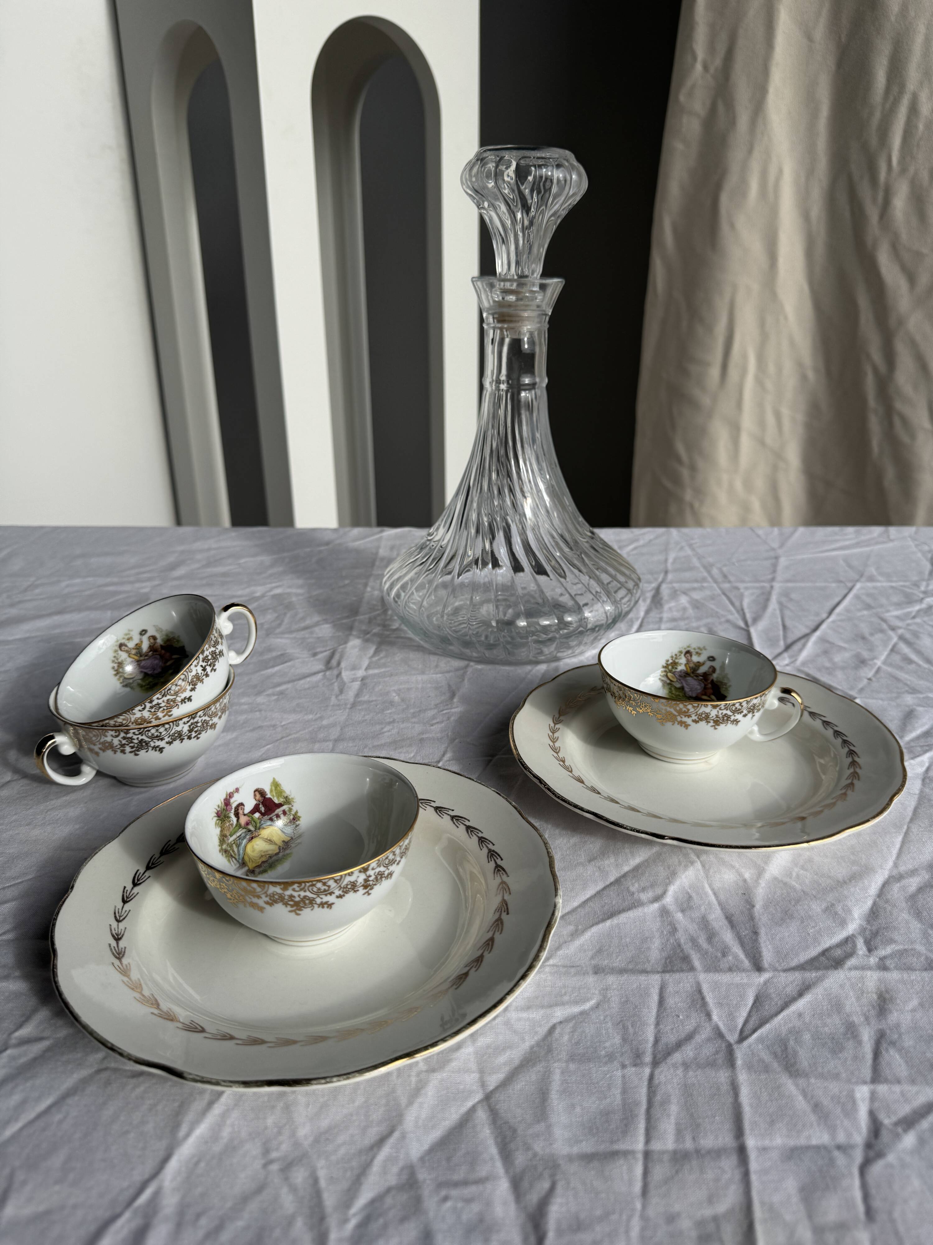 Vintage glass decanter in hot air balloon style H31 D18