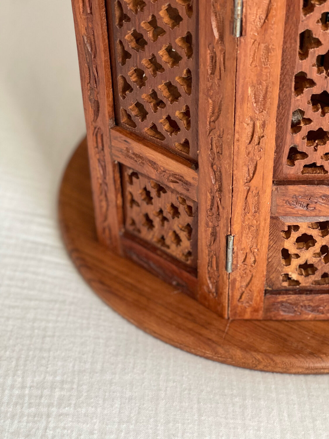 Indian table in wood and brass