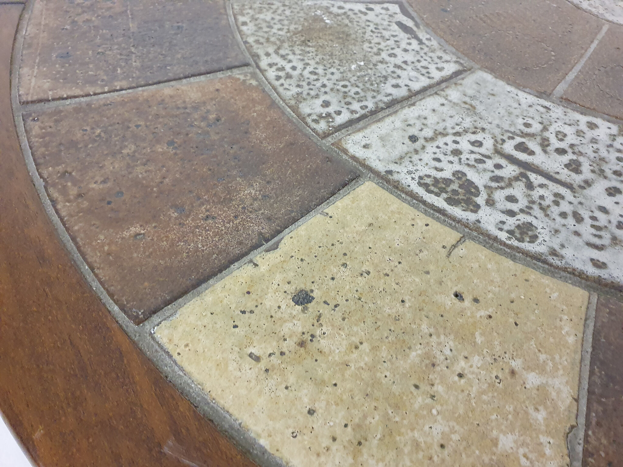 Tue Poulsen pour Haslev Møbelsnedkeri, table basse en pierre et chêne, Danemark années 1960