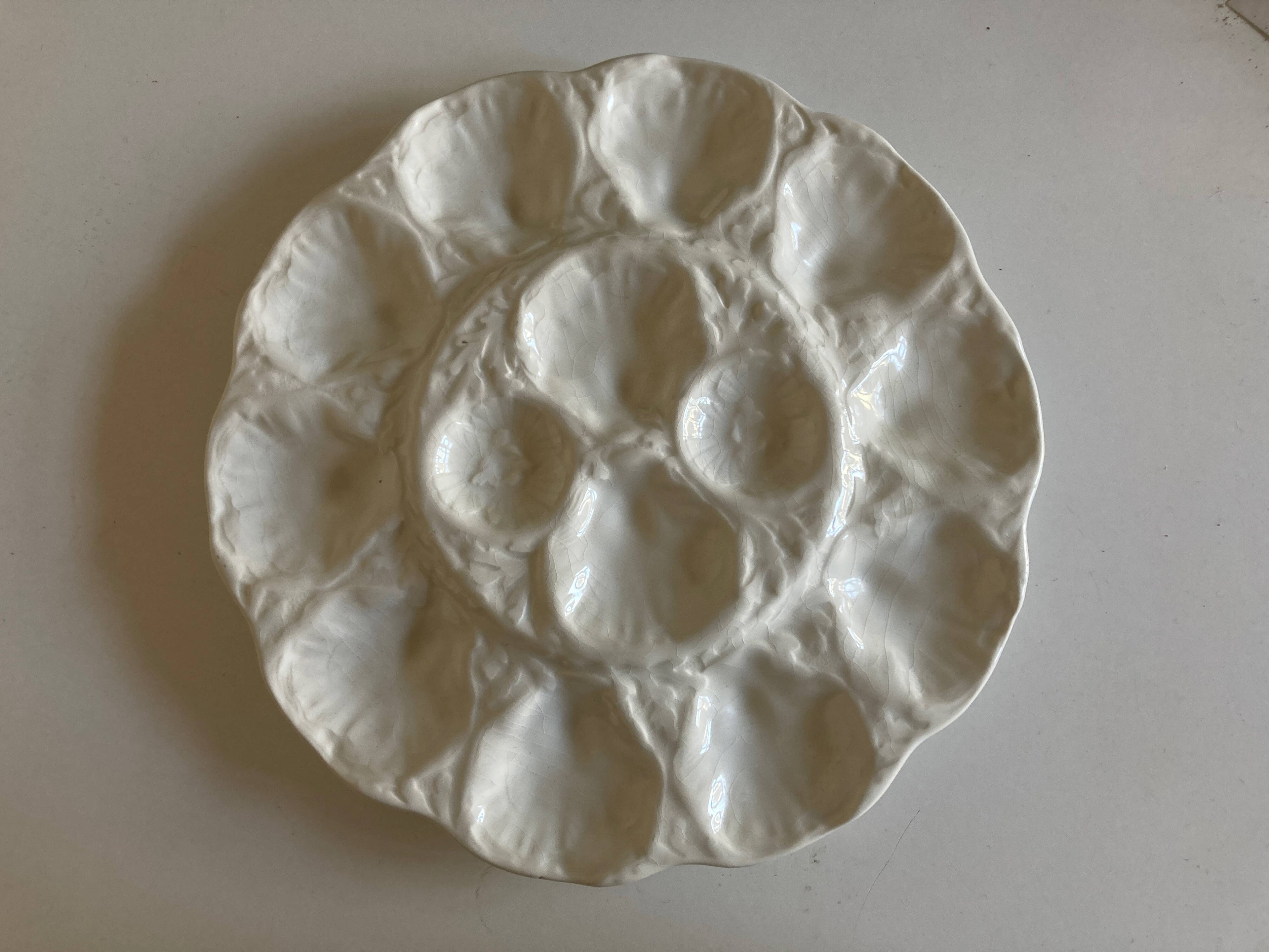 Plat en faïence de Gien blanche 1970