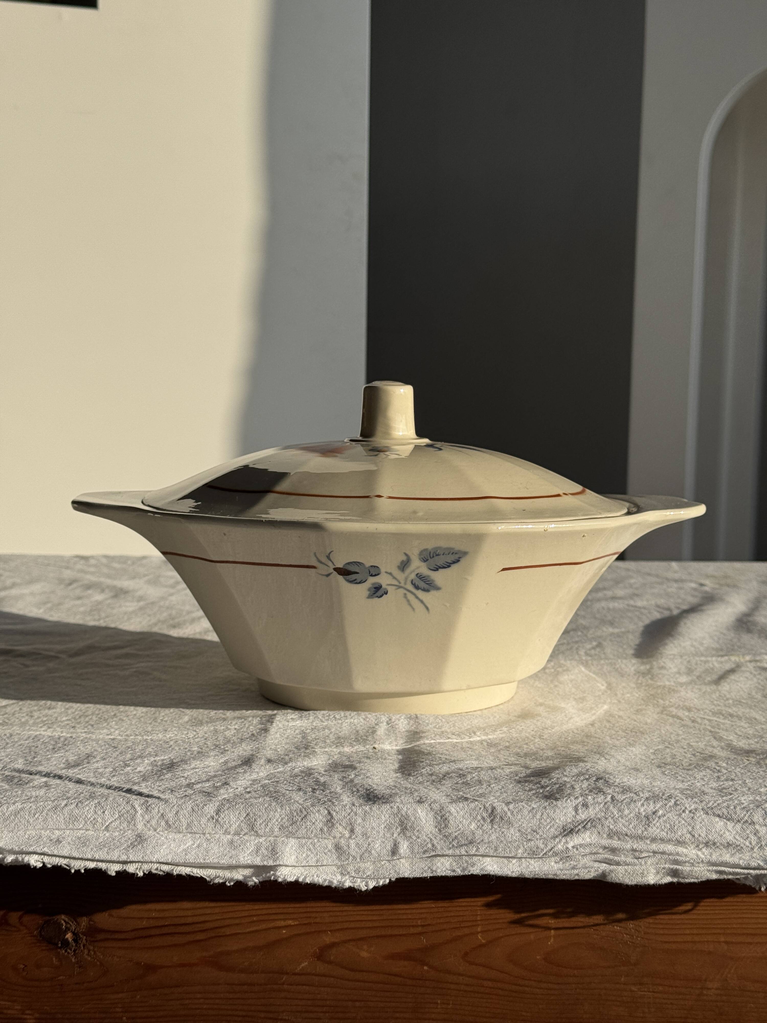 Antique Sarreguemines soup tureen with lid, rose pattern, D33 H28.