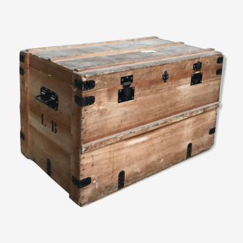 Louis Carré travel trunk