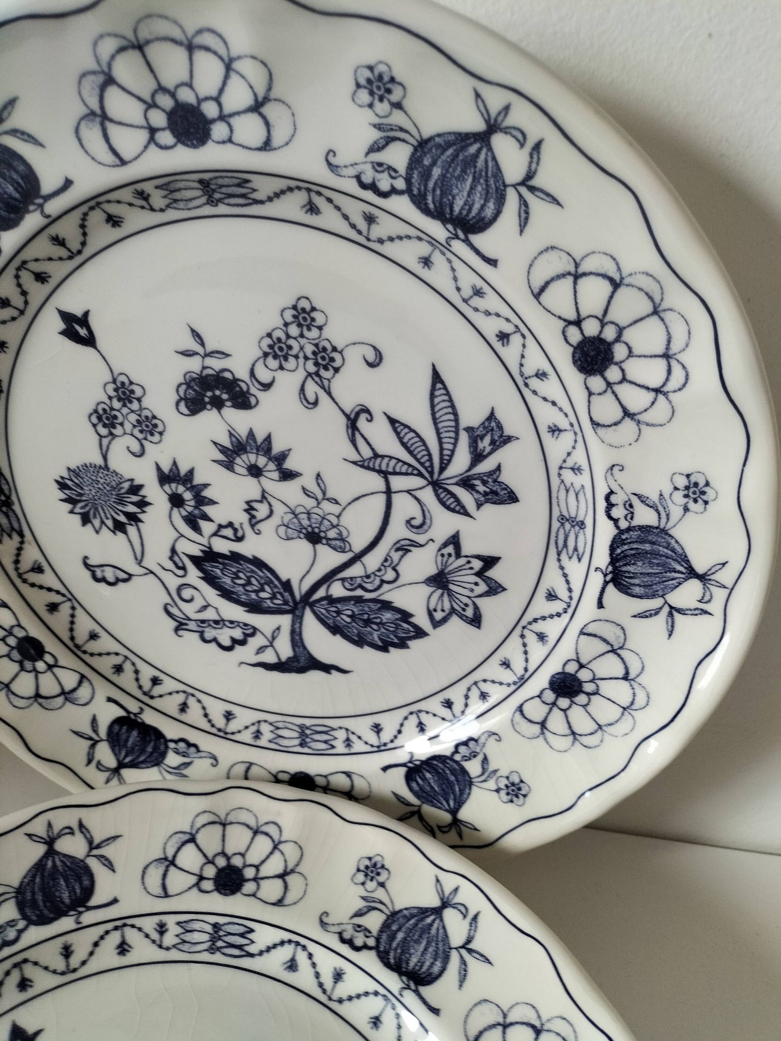 Trio of Castellania plates in Italian earthenware, vintage blue decoration