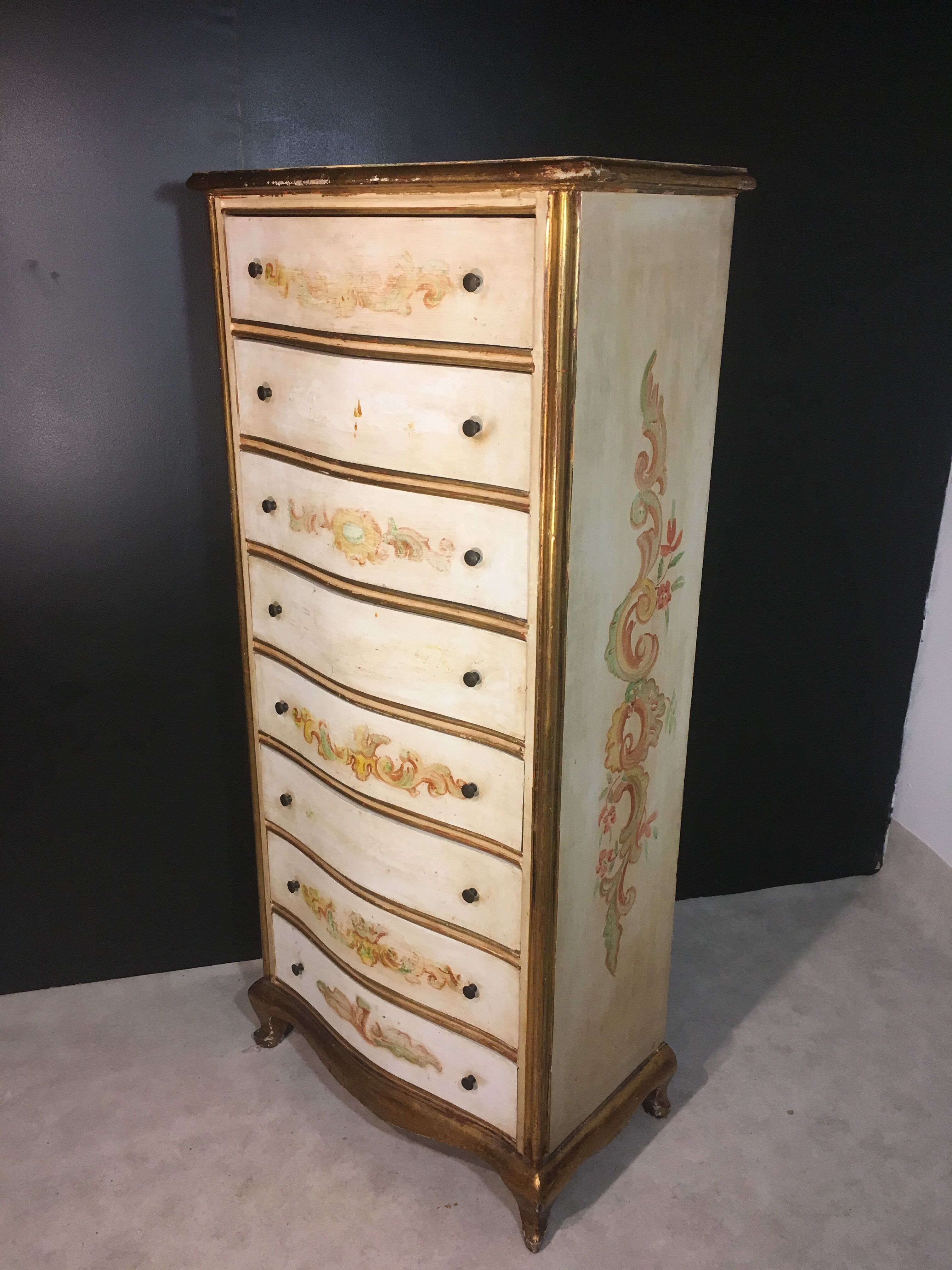 Skated dresser