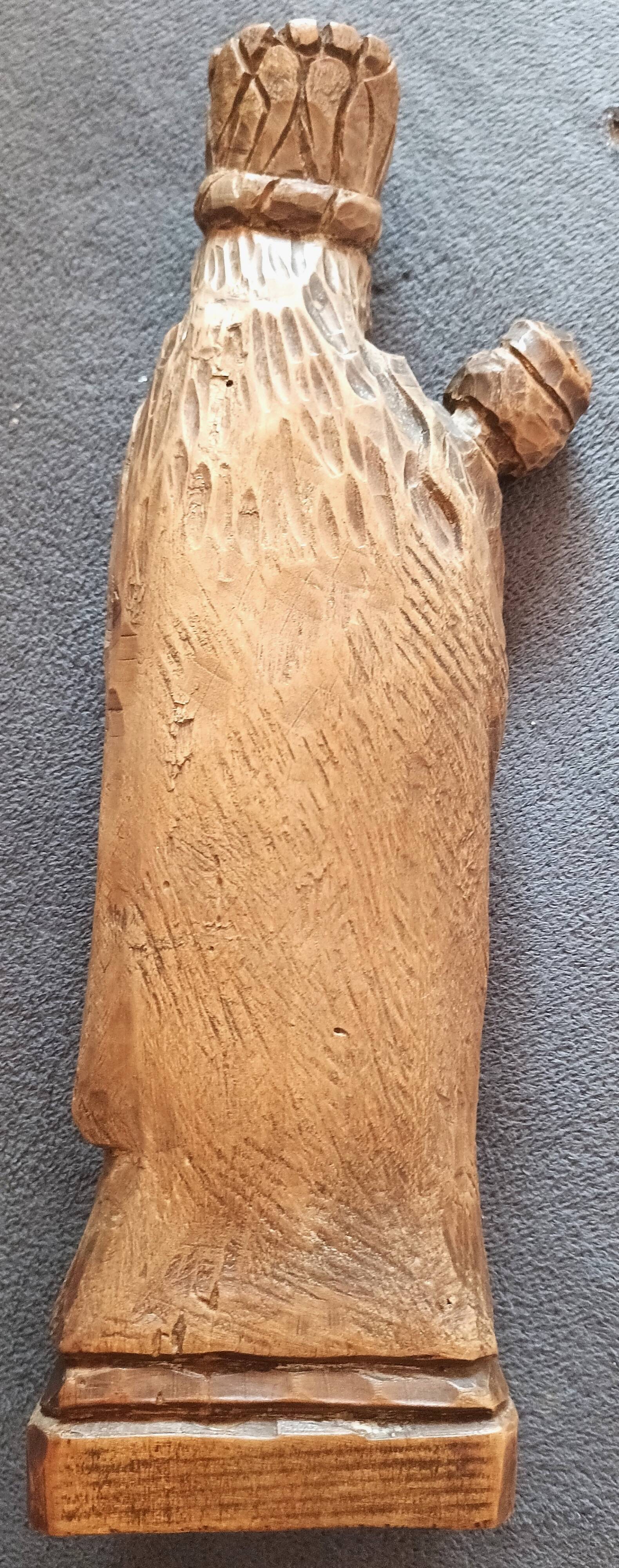 Statuette de la Vierge à l'Enfant en bois sculpté –24,5 cm– Vers 1955-1975