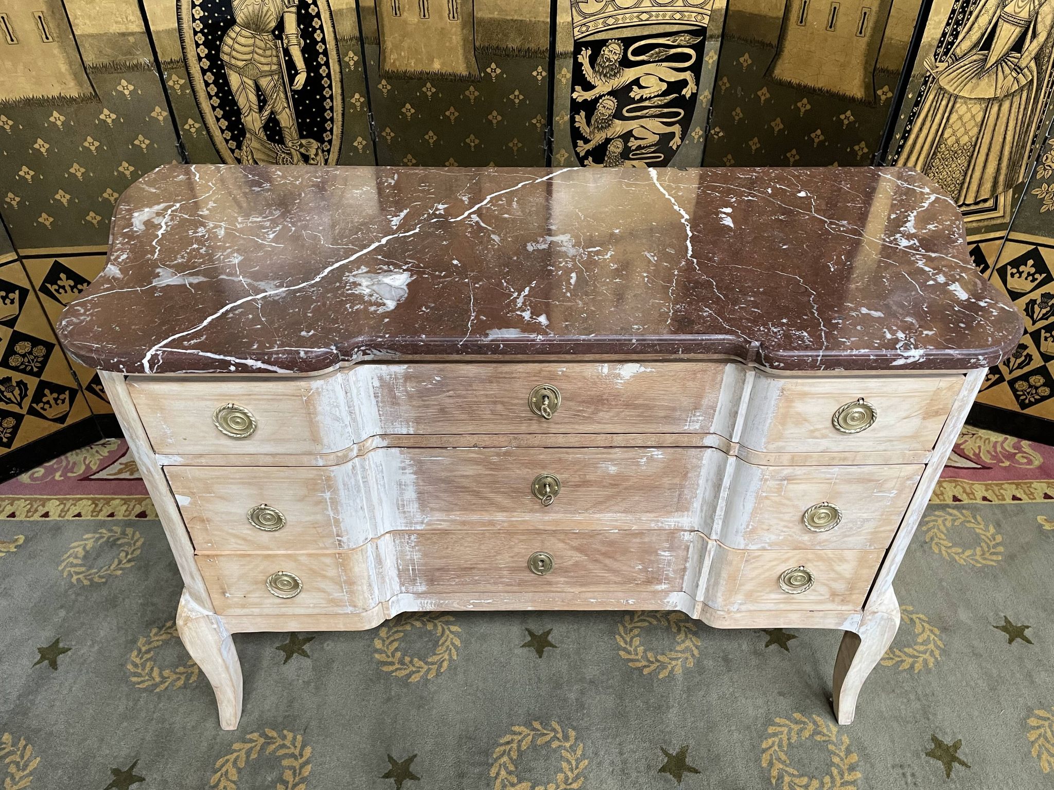 Raw dresser Louis XV style