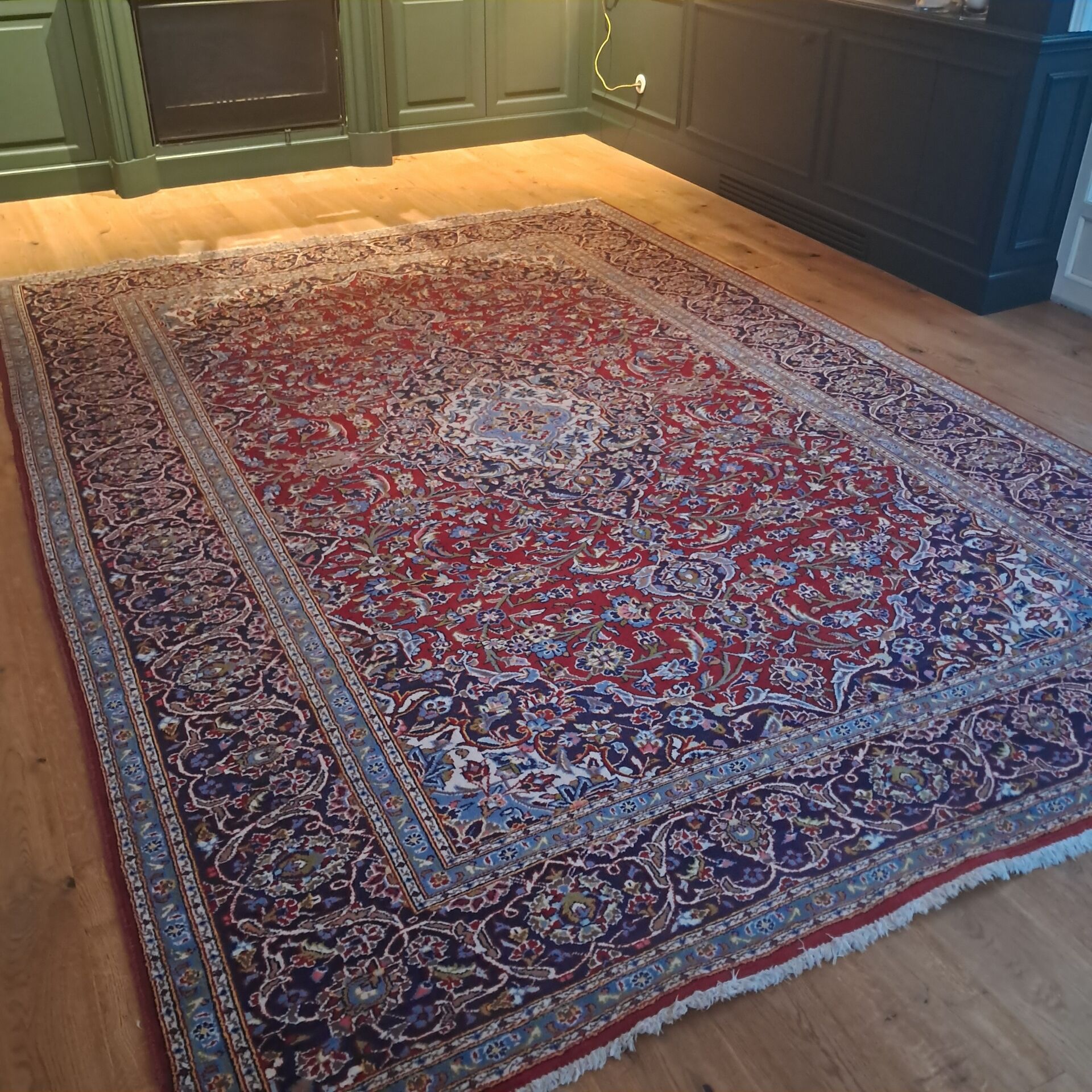 Hand-knotted Persian rug – 3.64 x 2.54 m (Excellent condition)
