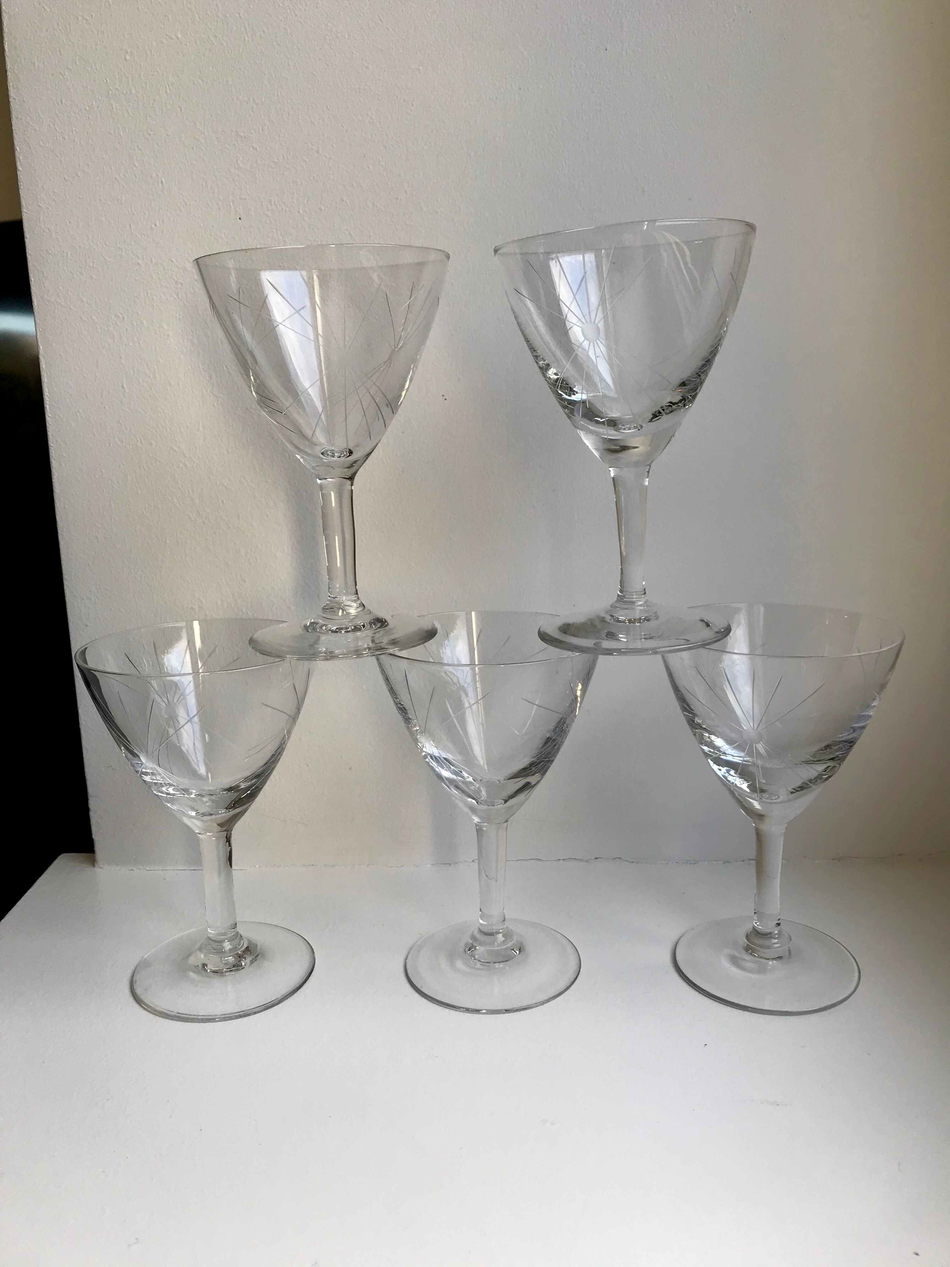 Set of 5 engraved wine glasses star model 50s