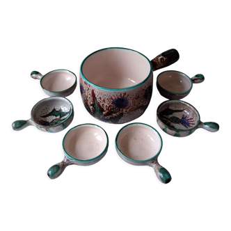 Lot service à fondue Vallauris 1 grand caquelon et 6 petits caquelons décor chardon gris, bleu, vert