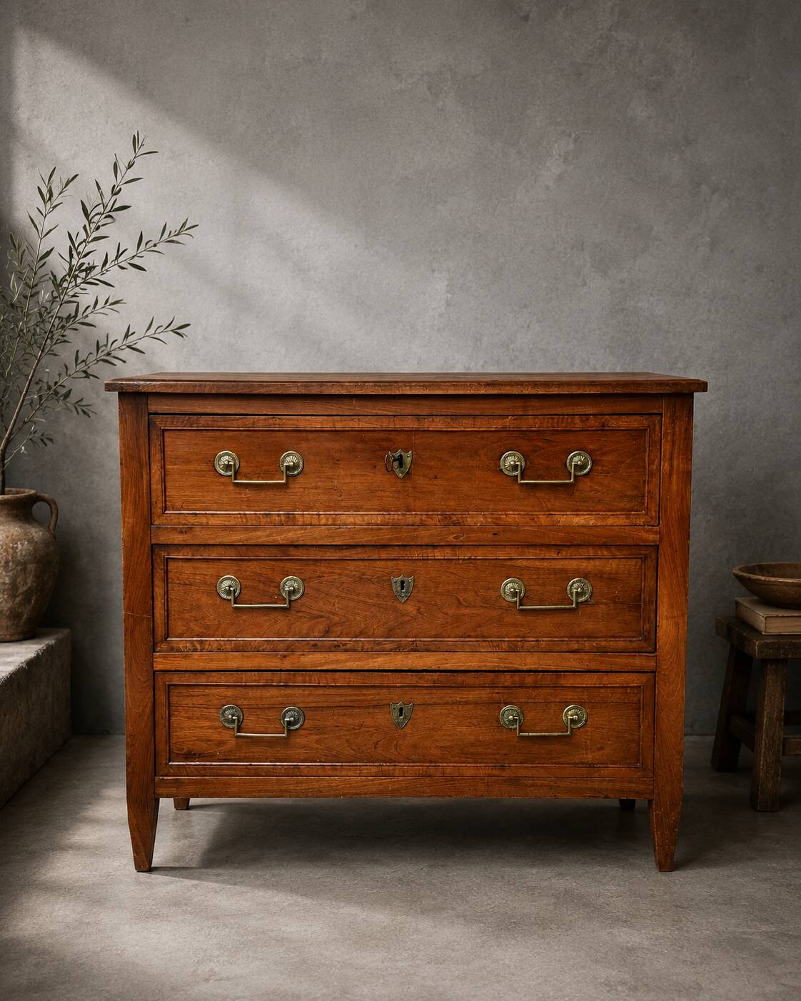 Petite commode en noyer - Époque Louis XVI