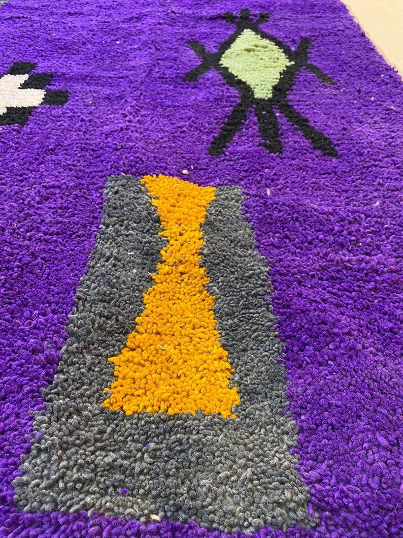 Off-white Moroccan rug with colorful patterns, 250cm x 150cm