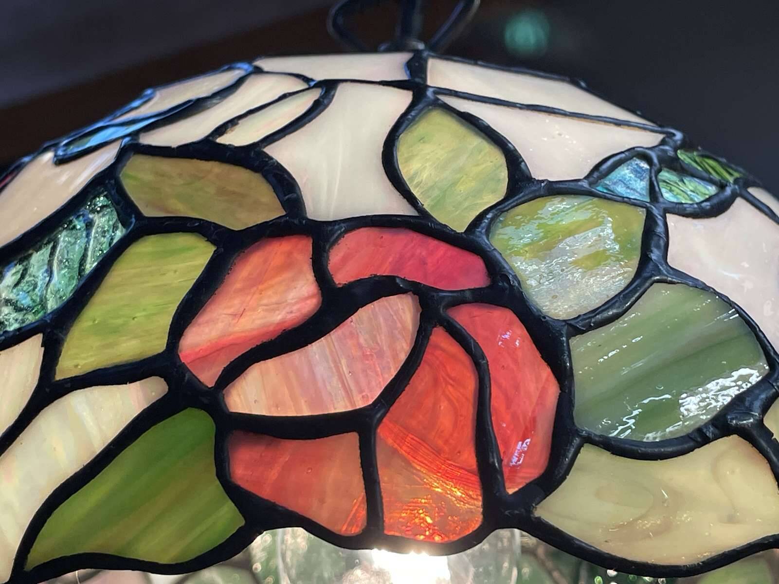 Tiffany-style glass pendant light