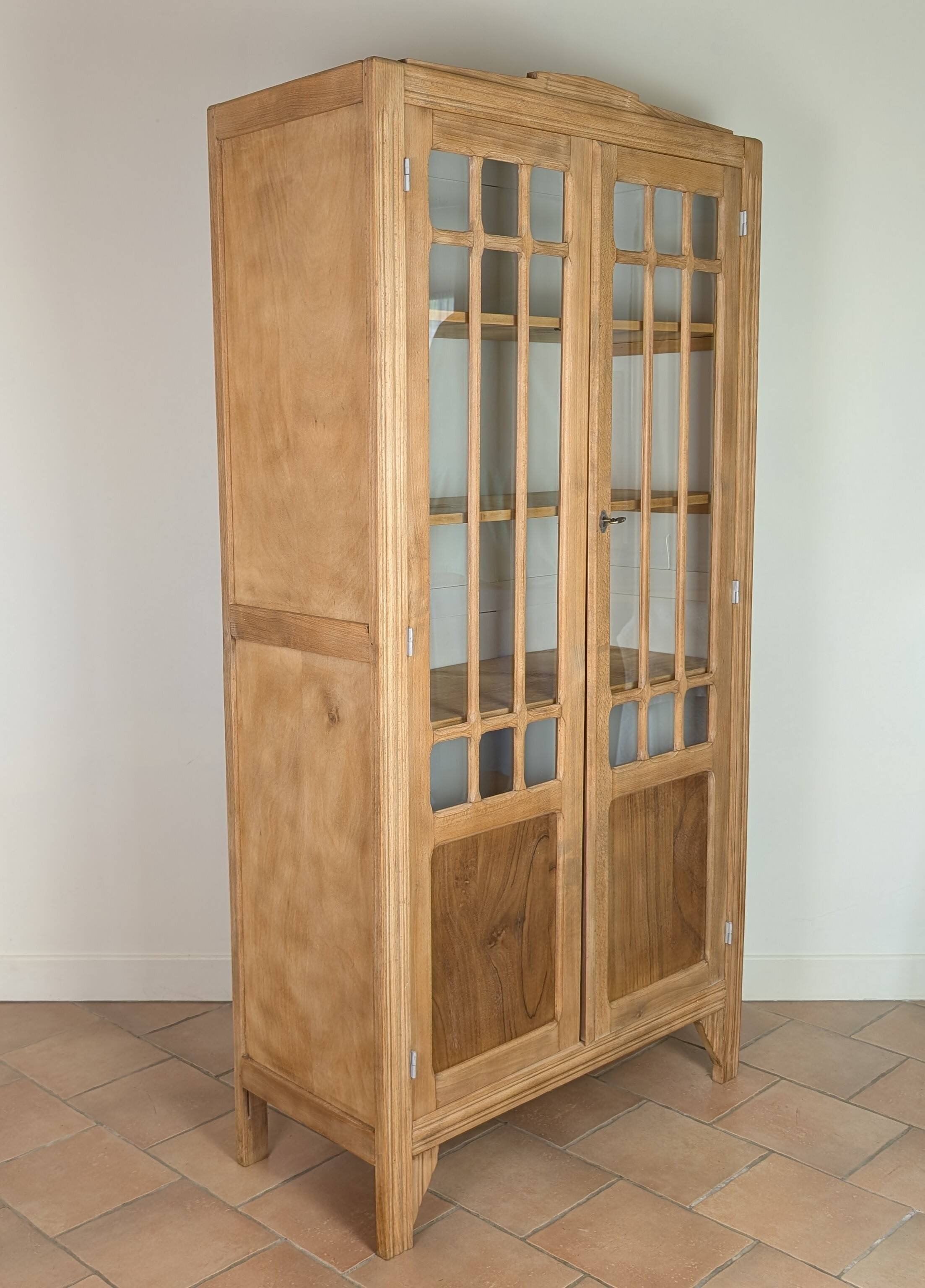 Armoire parisienne vitrée