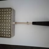 VINTAGE CAST IRON WAFFLE MAKER