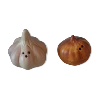 Pepper salt shaker in the shape of garlic and onion head