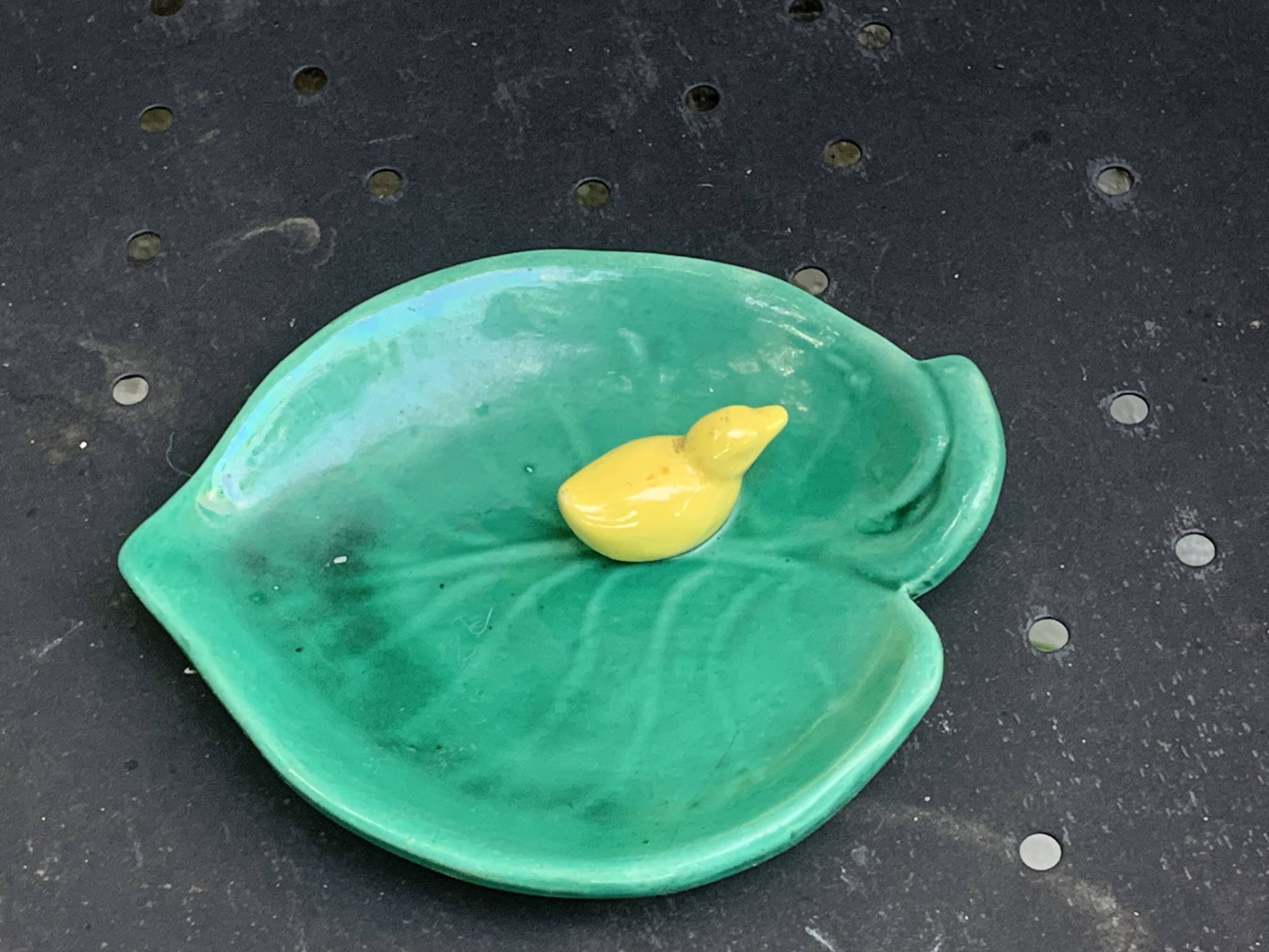 Empty pocket, duck soap dish on green barbotine leaf vintage