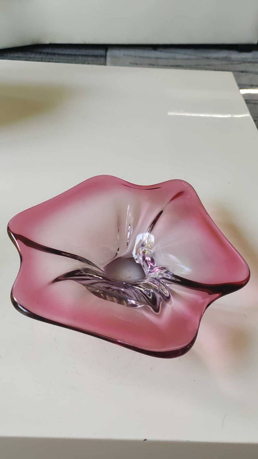 Pocket tray floral shape. in pink tones. murano style. diam 24 cm