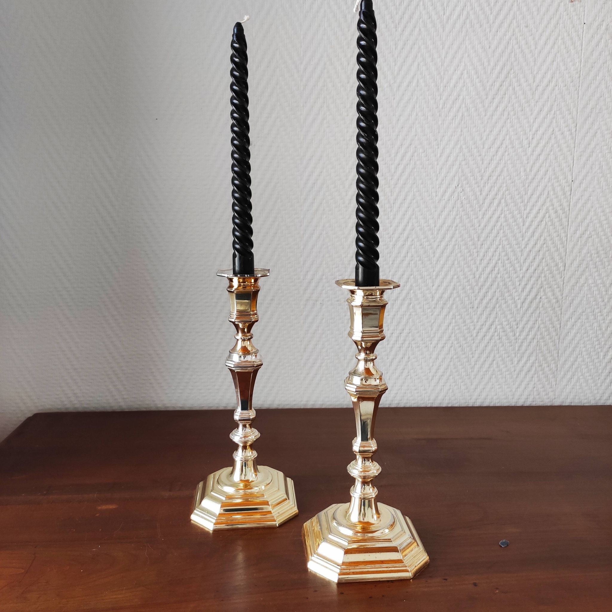 Paire de bougeoirs vintage classiques
