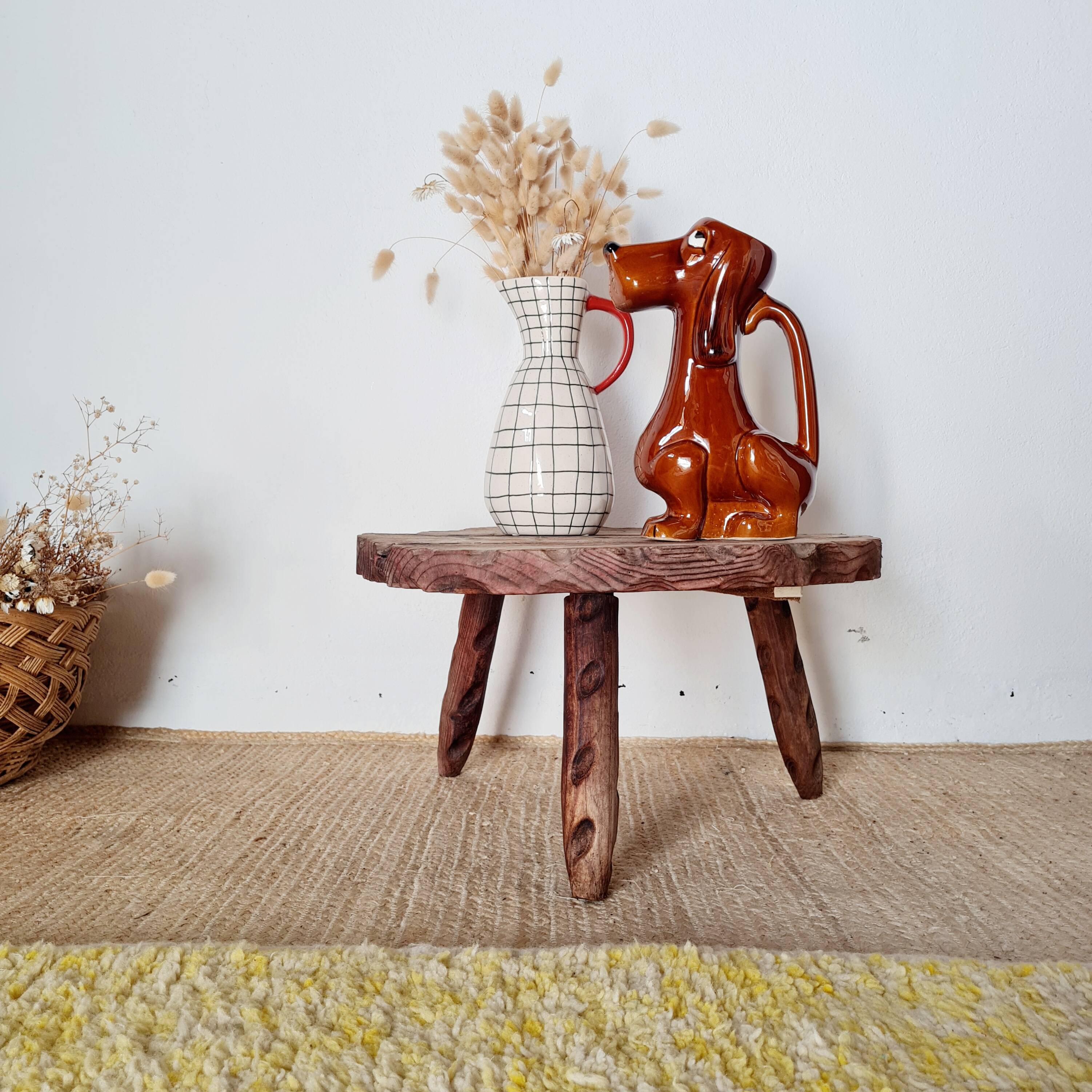 Small round tripod coffee table – vintage wooden stand