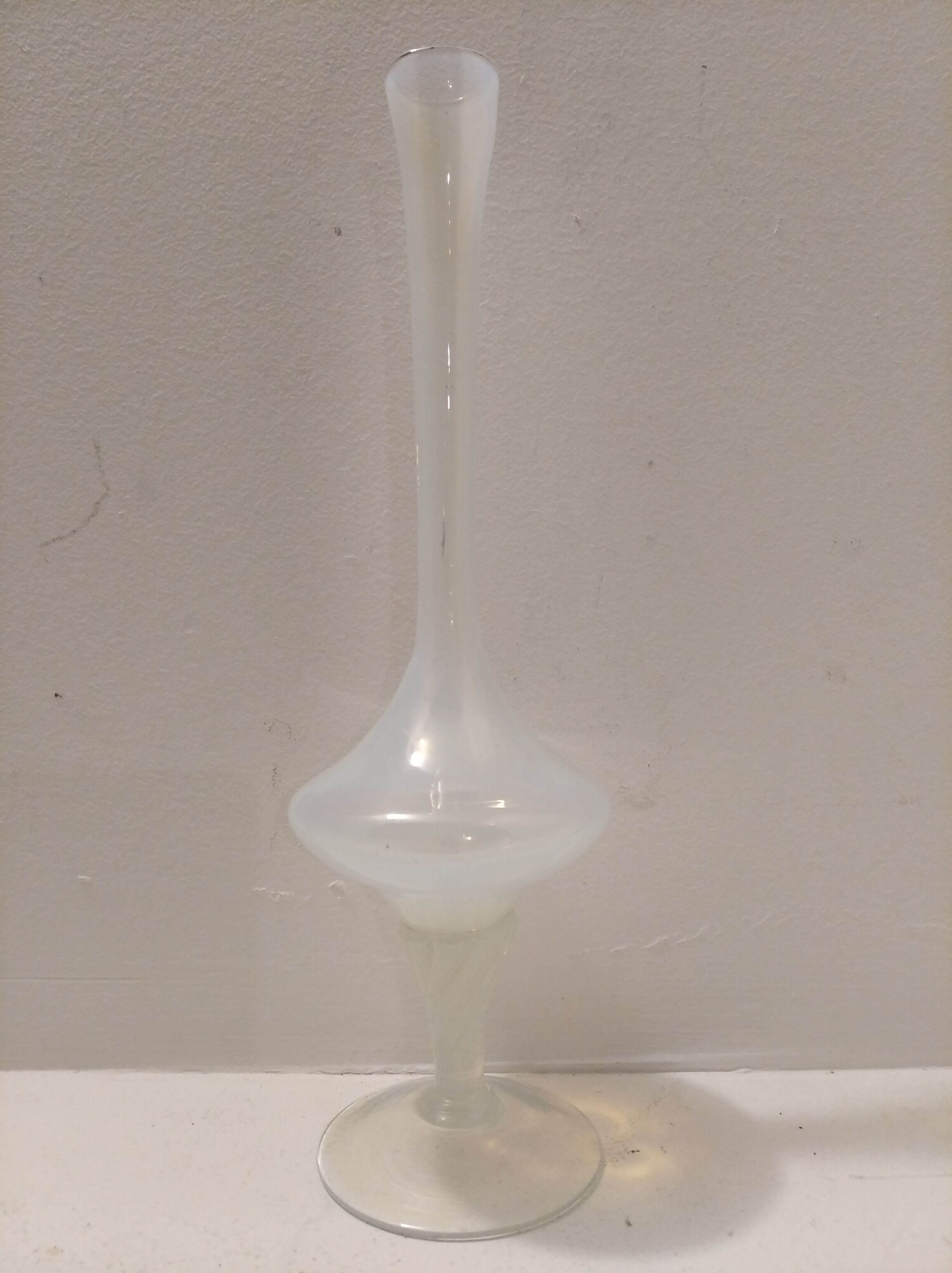 Vintage opaline soliflore