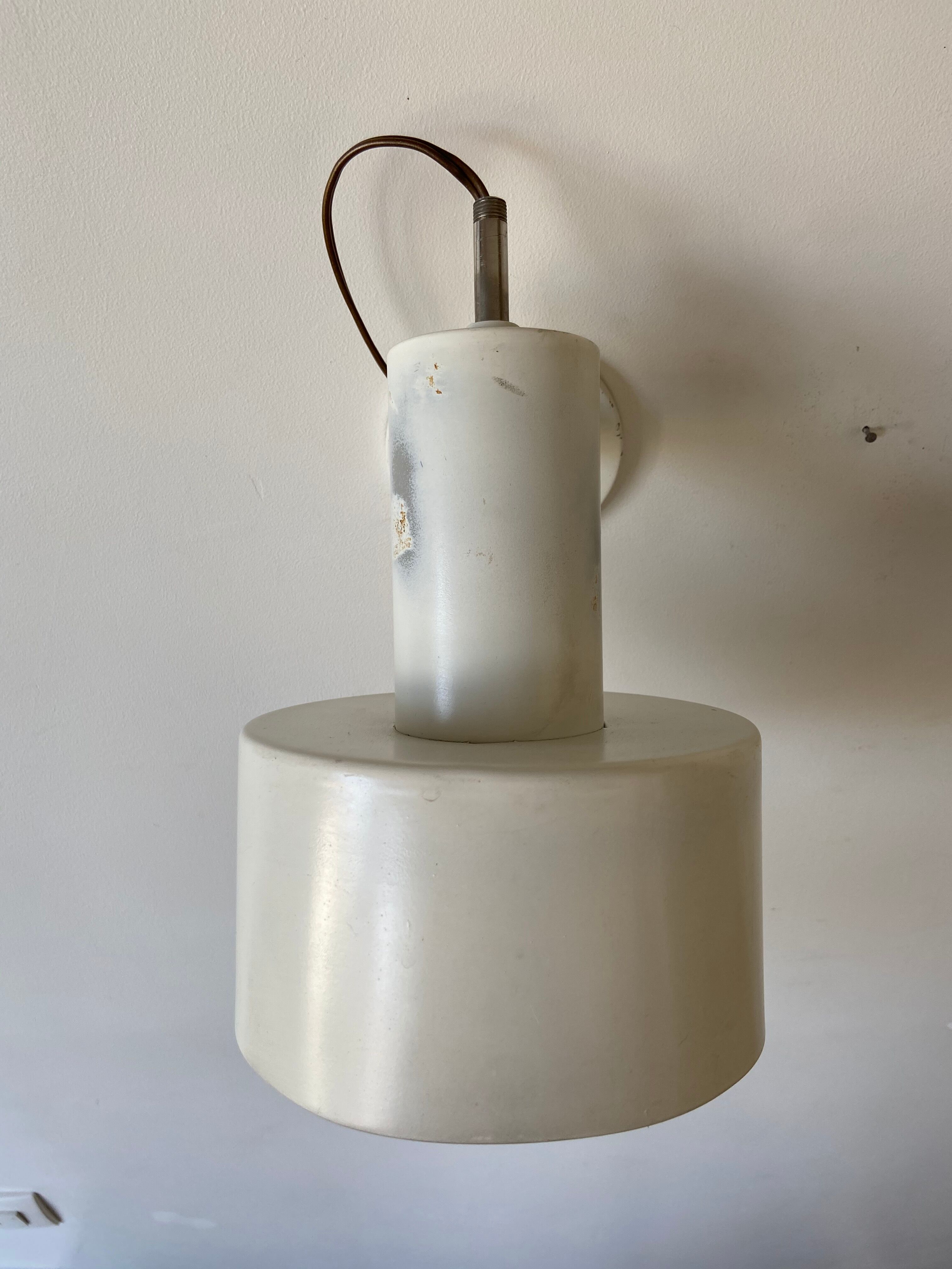 Enamelled sheet metal wall