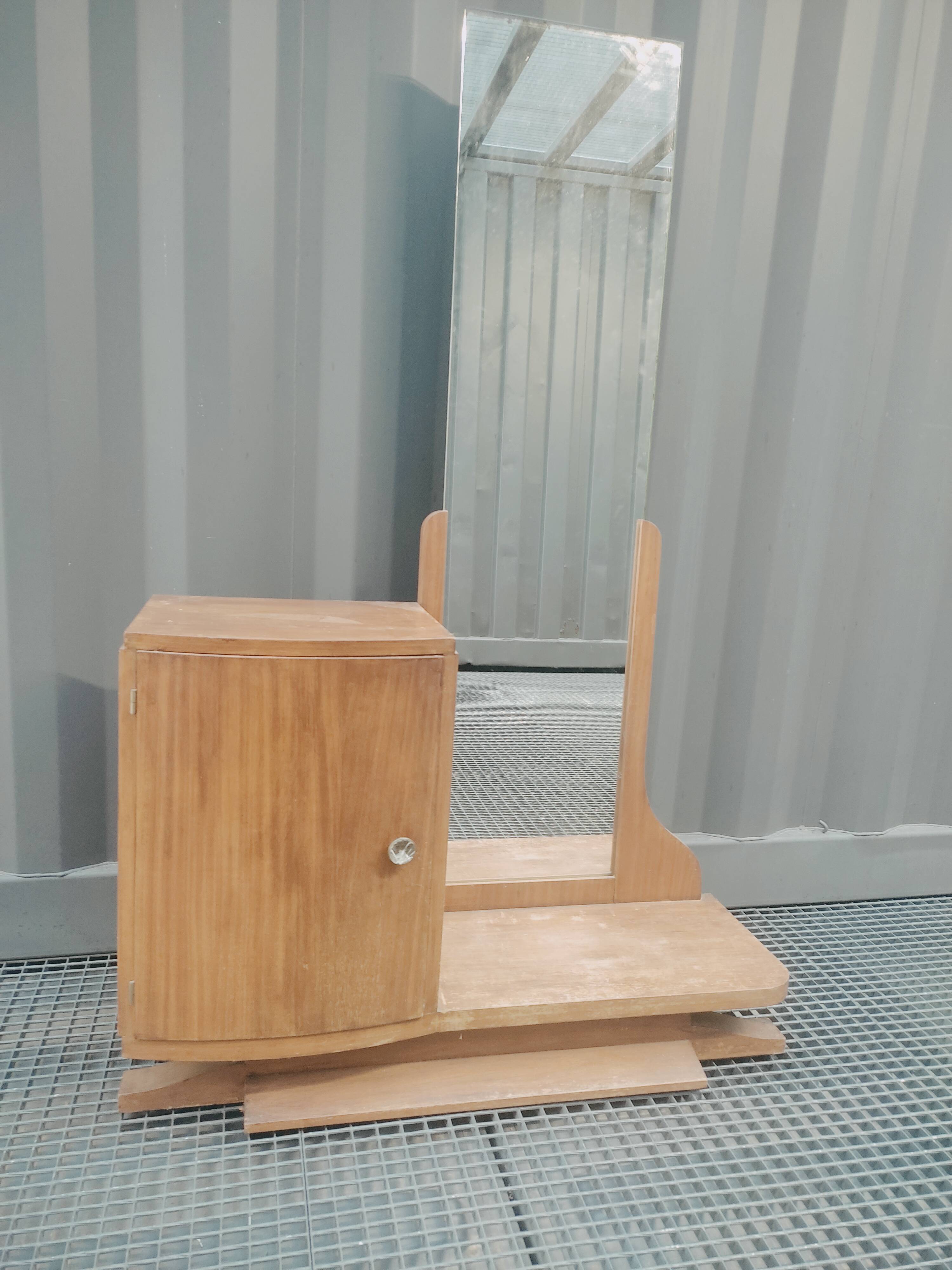 Hairdresser psyche art deco