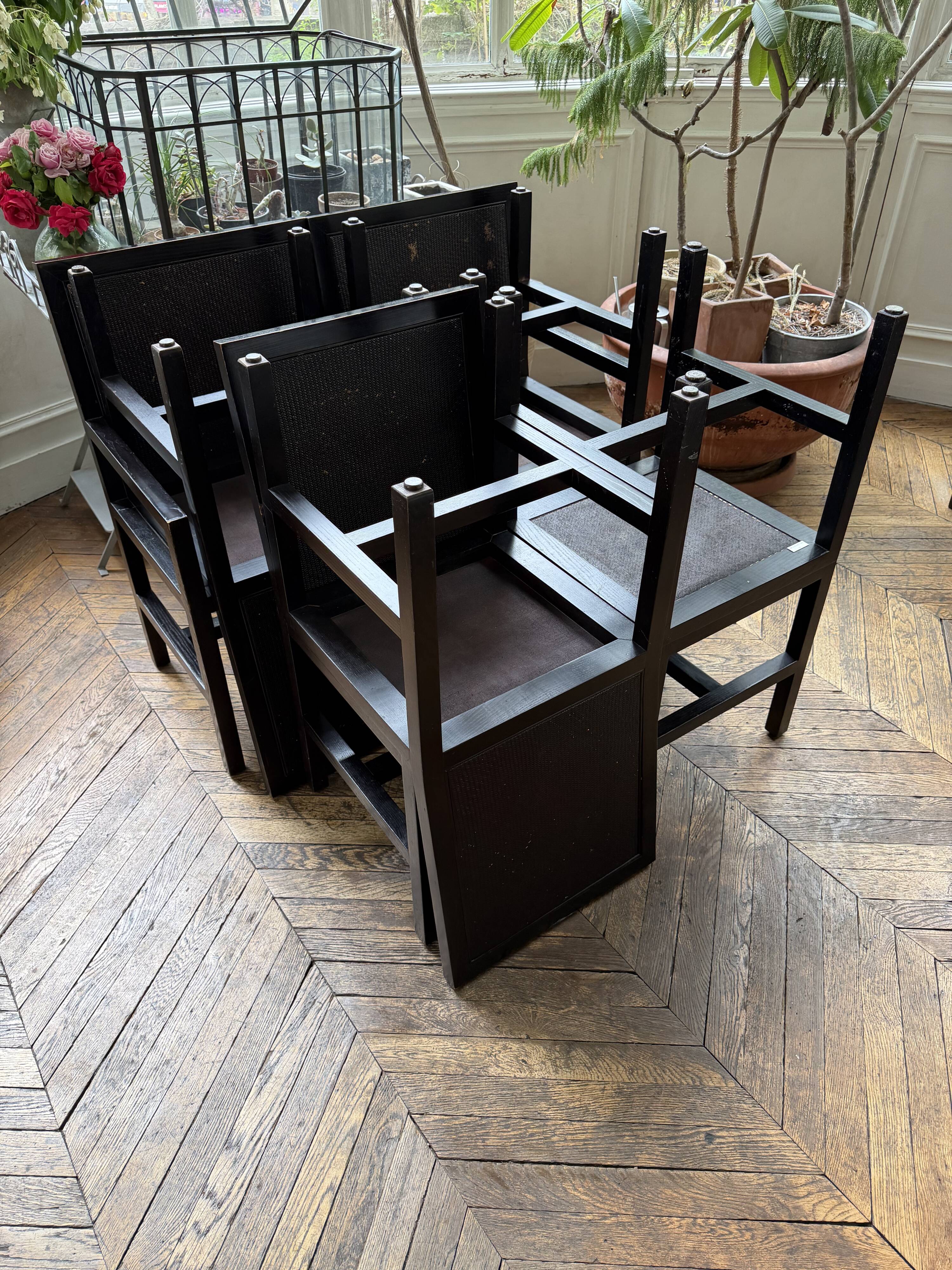 Ensemble de chaises et tabourets