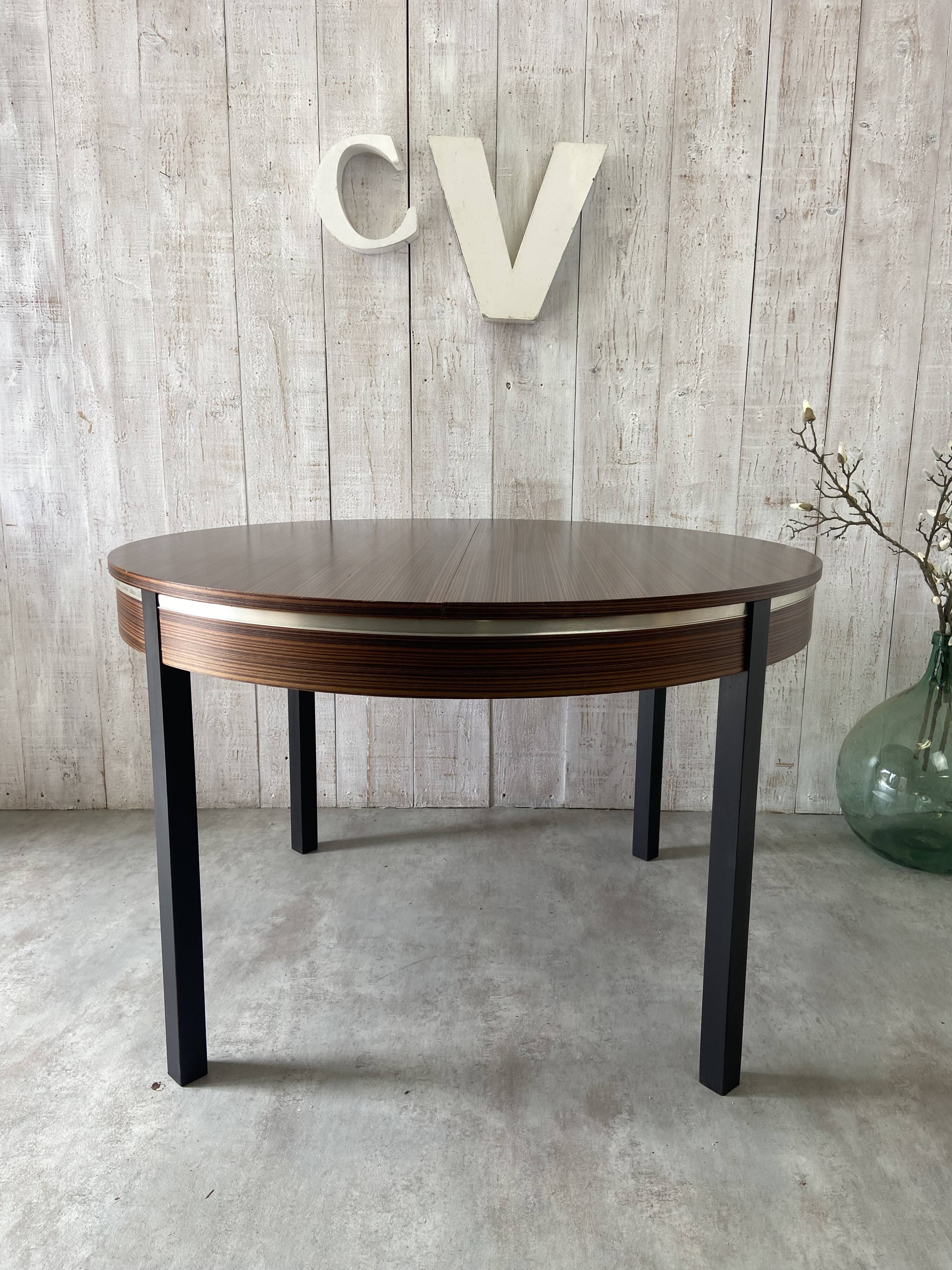 Extensible "butterfly" table