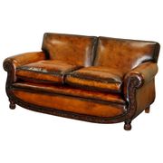Two-seater canapé in aged leather, Victorian style.