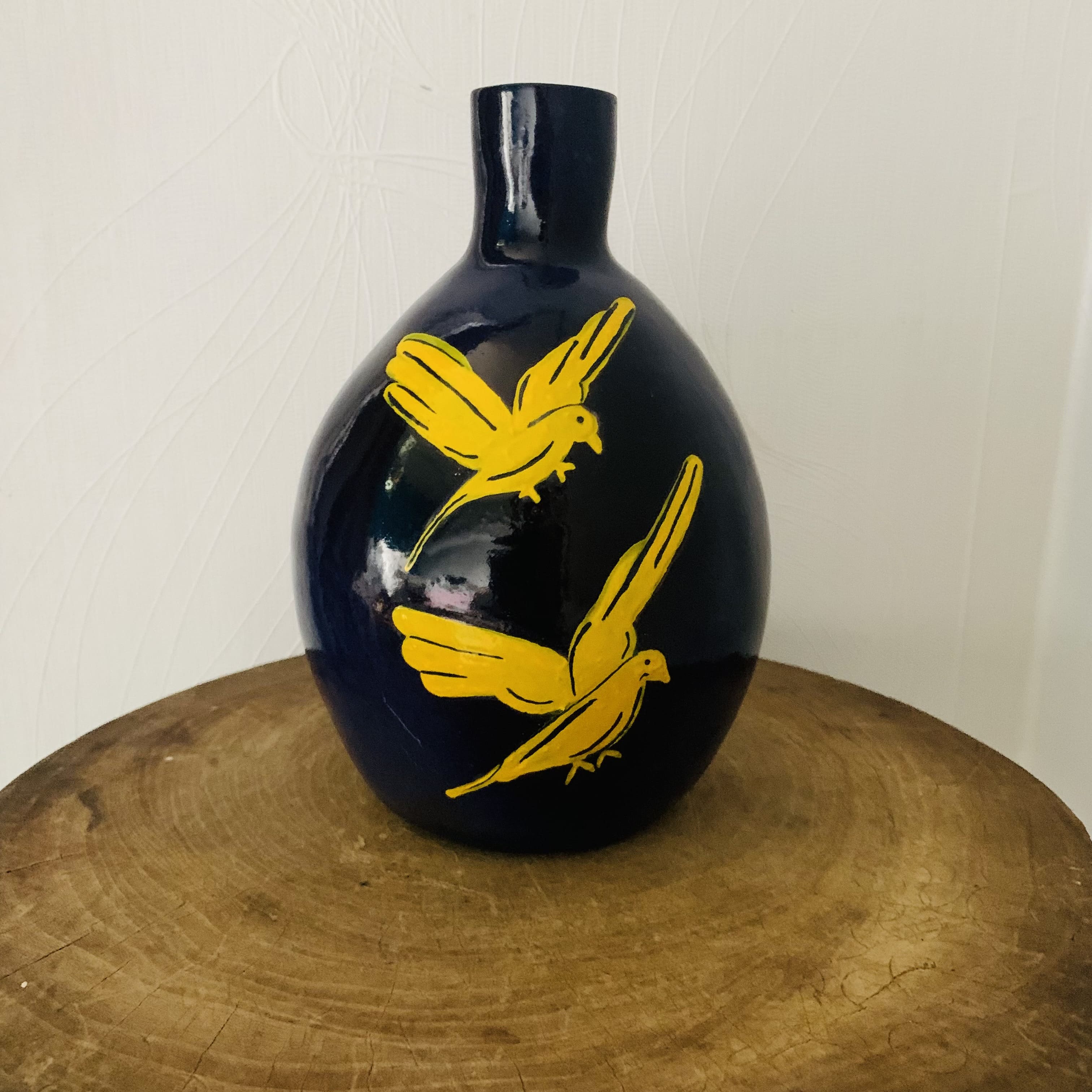 Ceramic vase decorated with birds