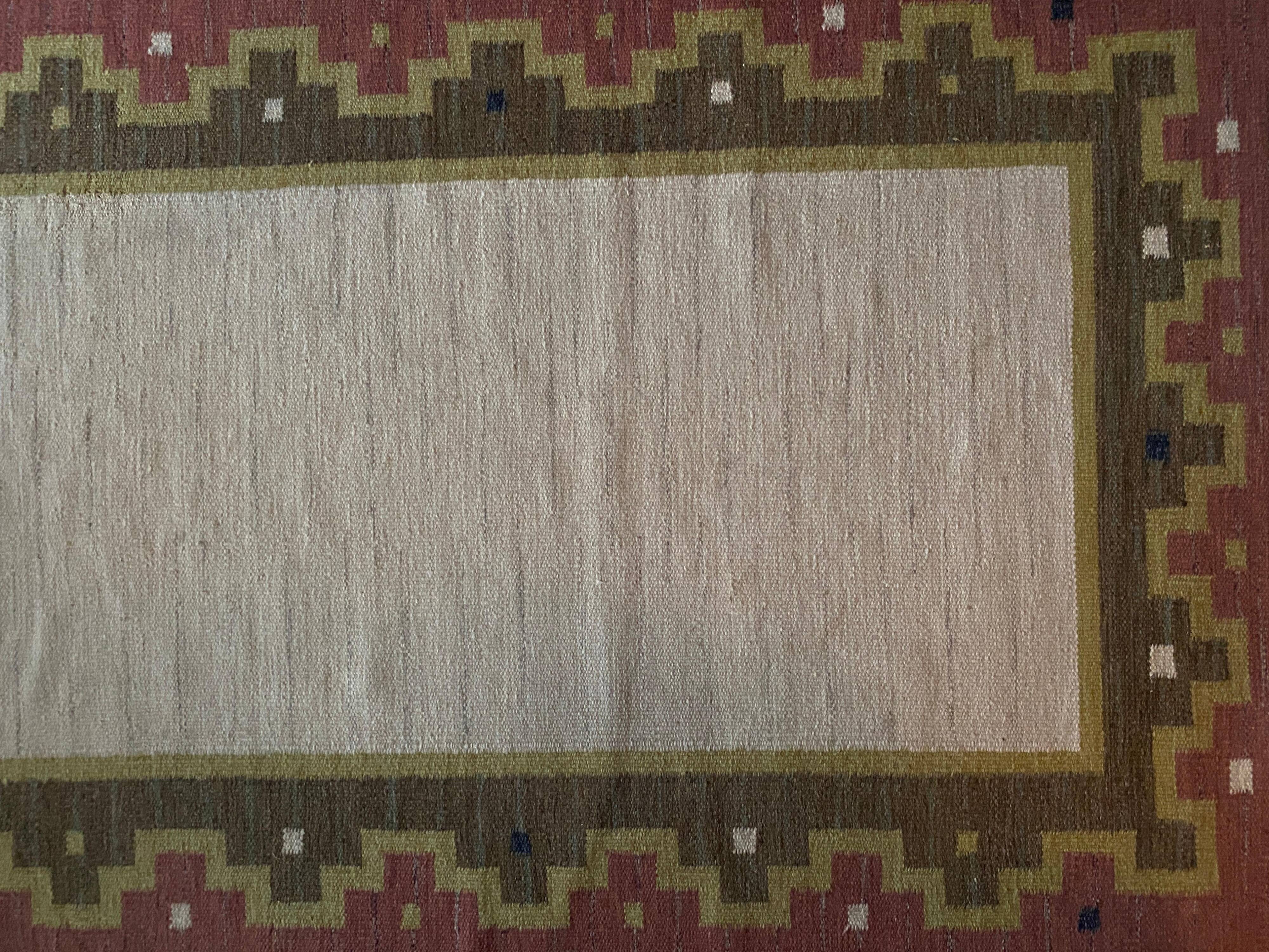 Tapis à tissage plat Röllakan rose et blanc moderne scandinave, Suède, années 1960.