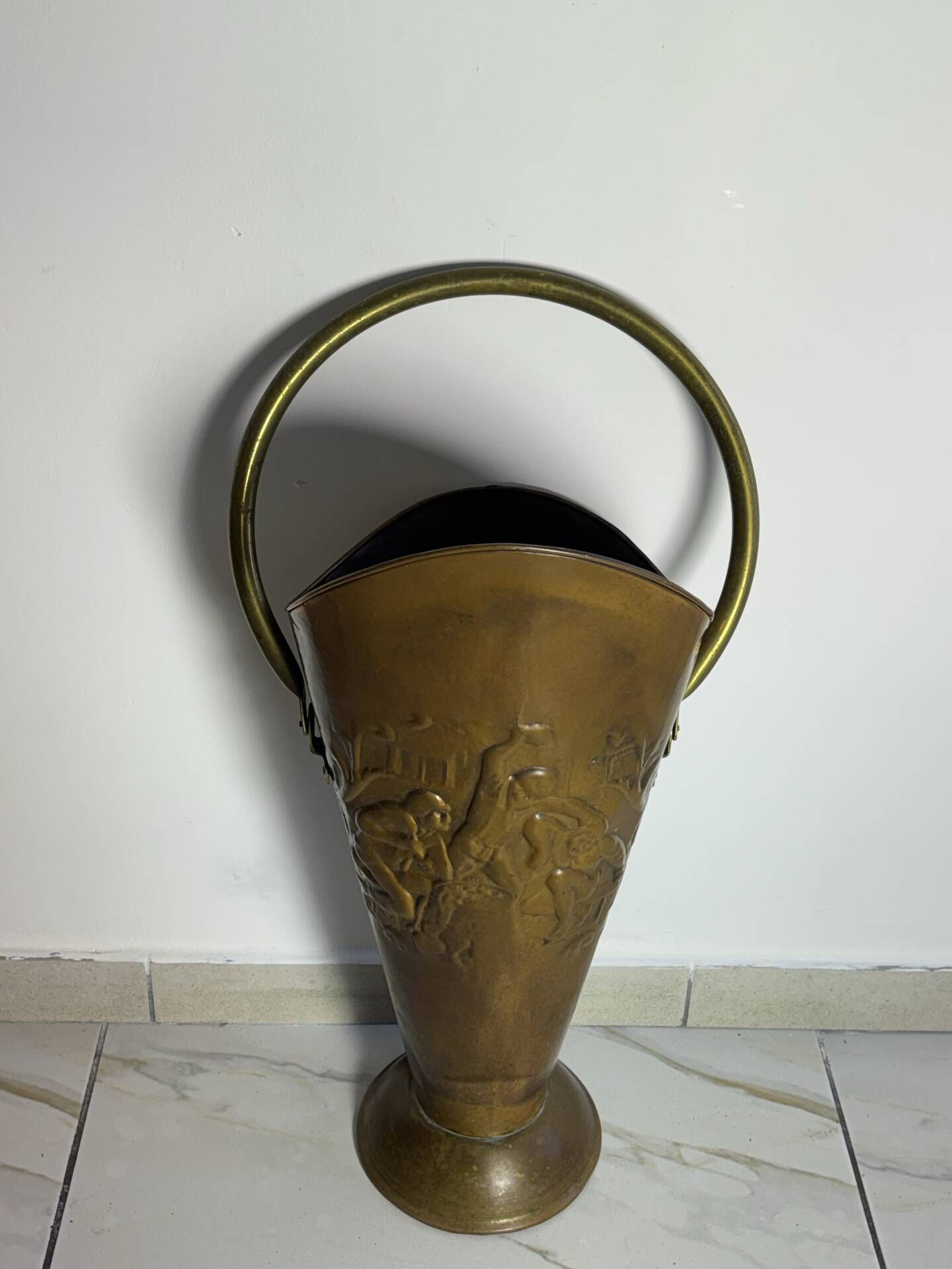 Vintage umbrella stands in solid brass and copper – Relief decoration