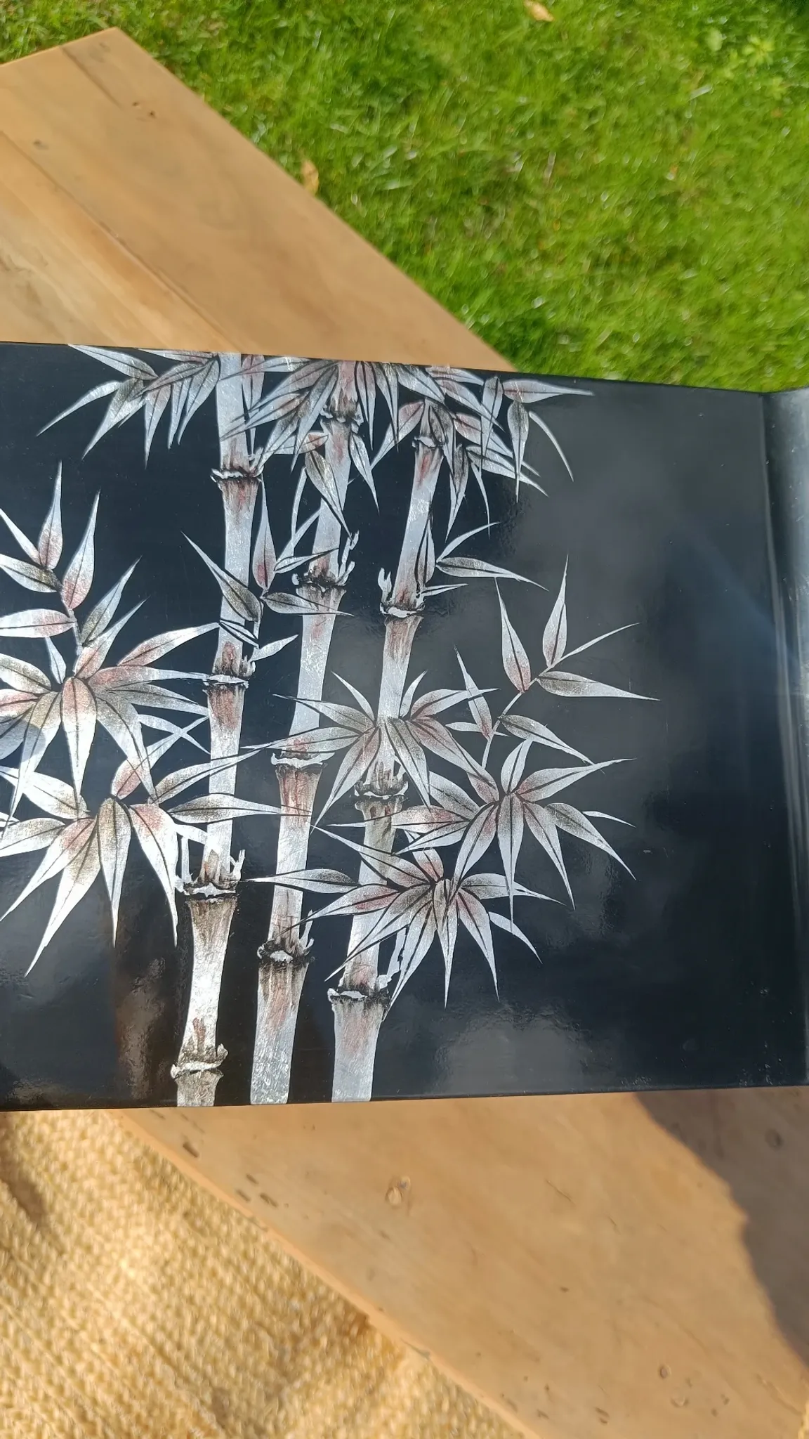 Black lacquered tray with bamboo decoration
